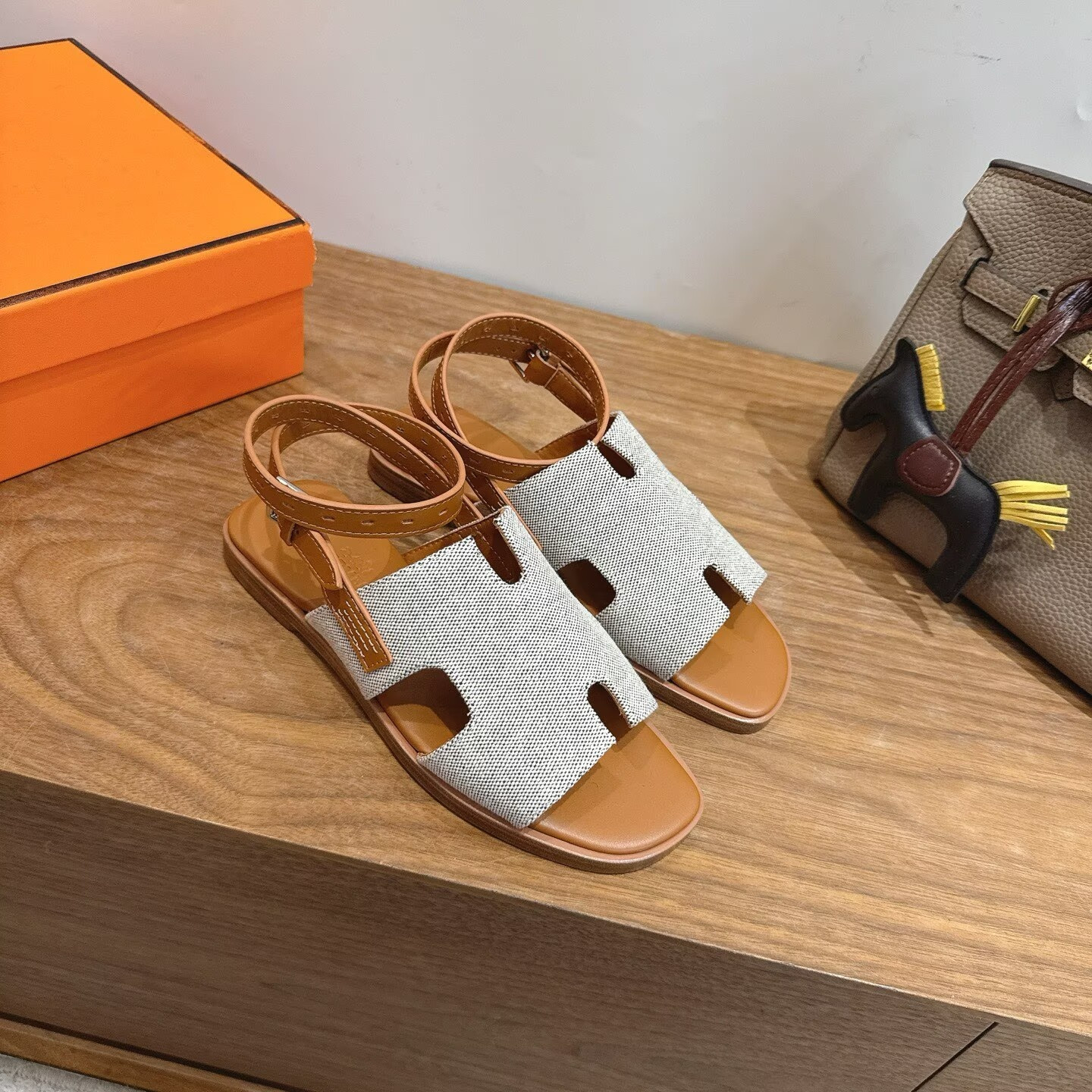 ua H**mes maya sandal