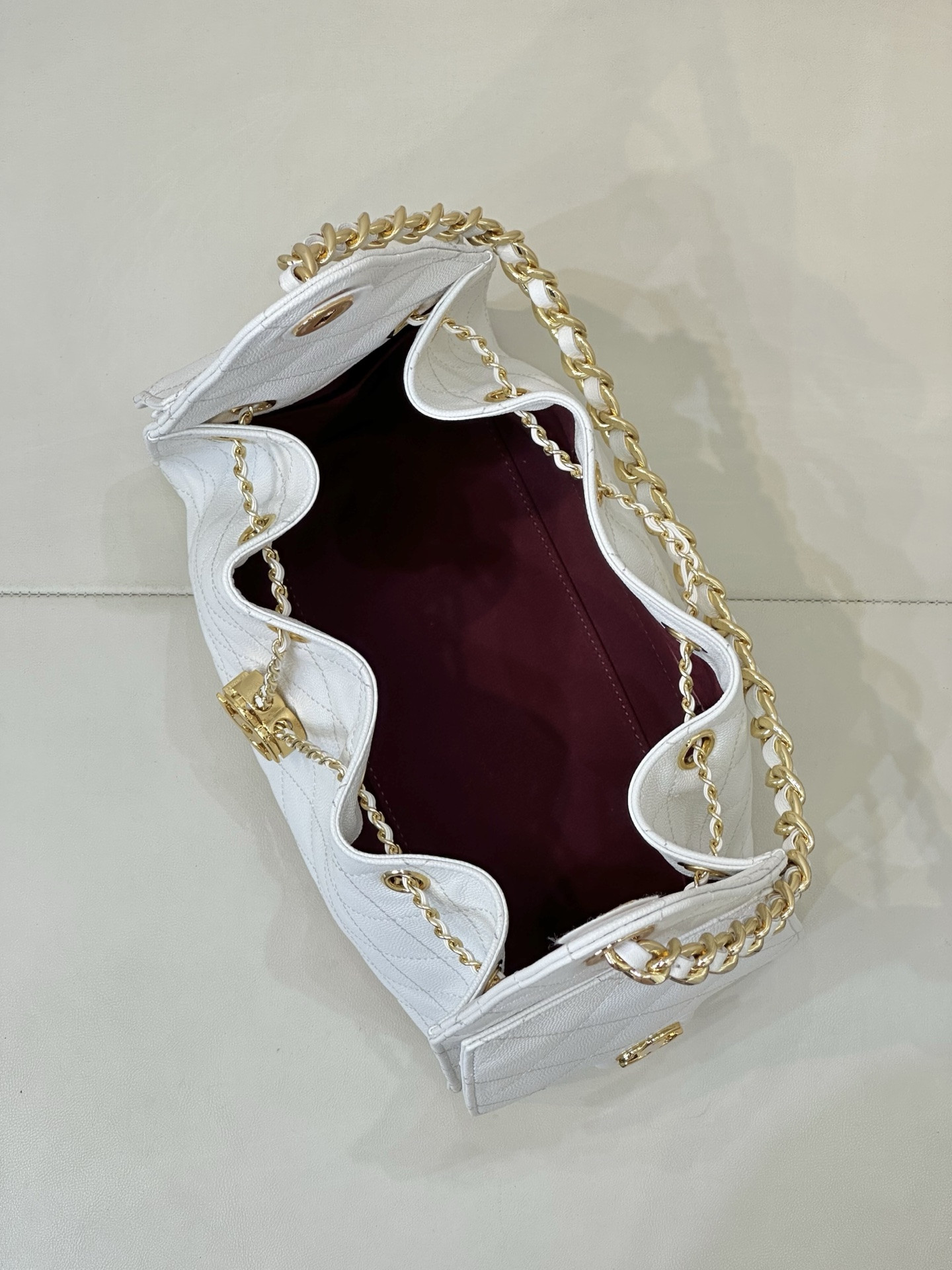 Ch*el 25c bucket bag polished gold hardware with red lining as5293 26x30x14cm