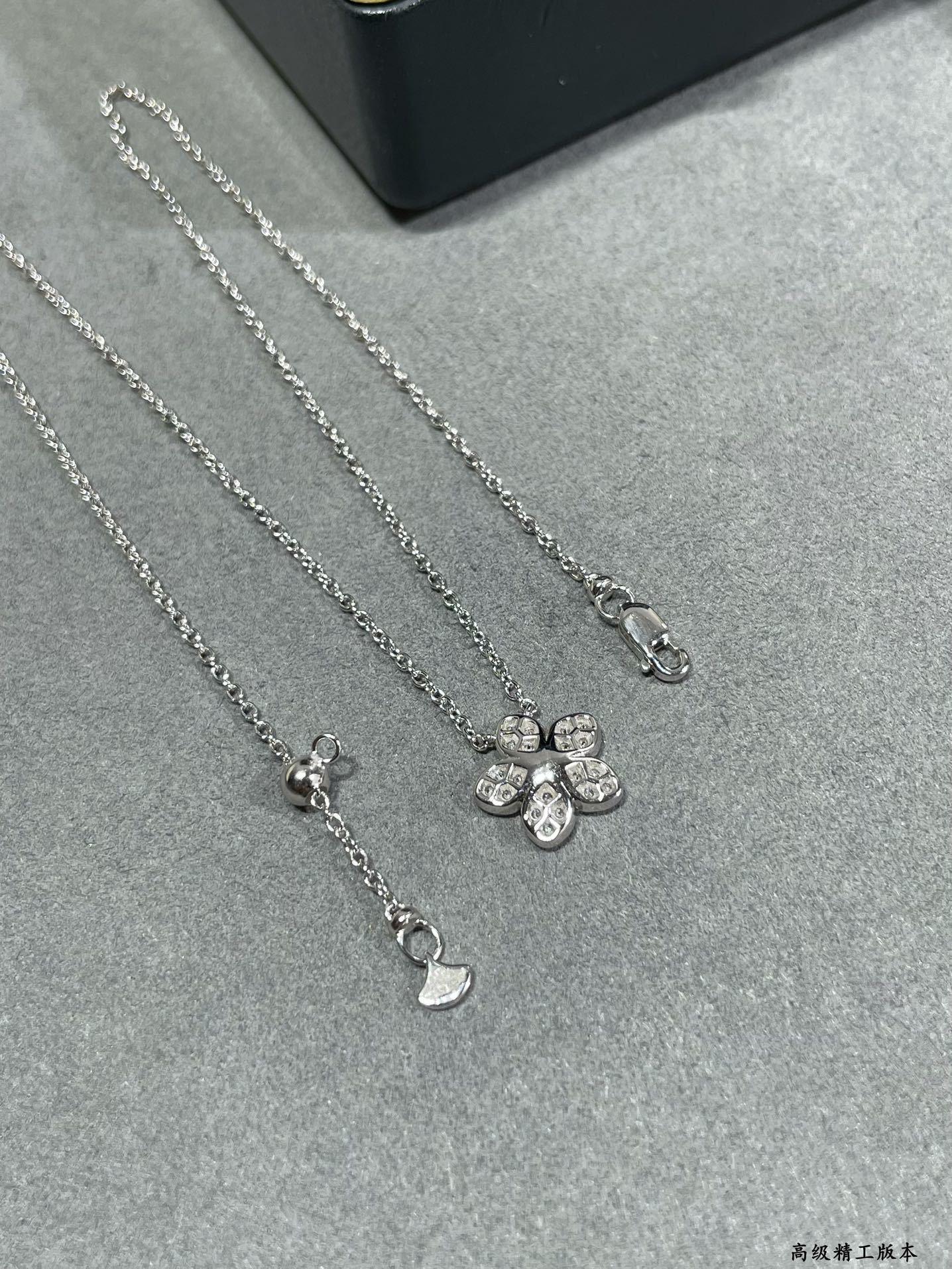 Gr*ff flower pendant necklace ag925