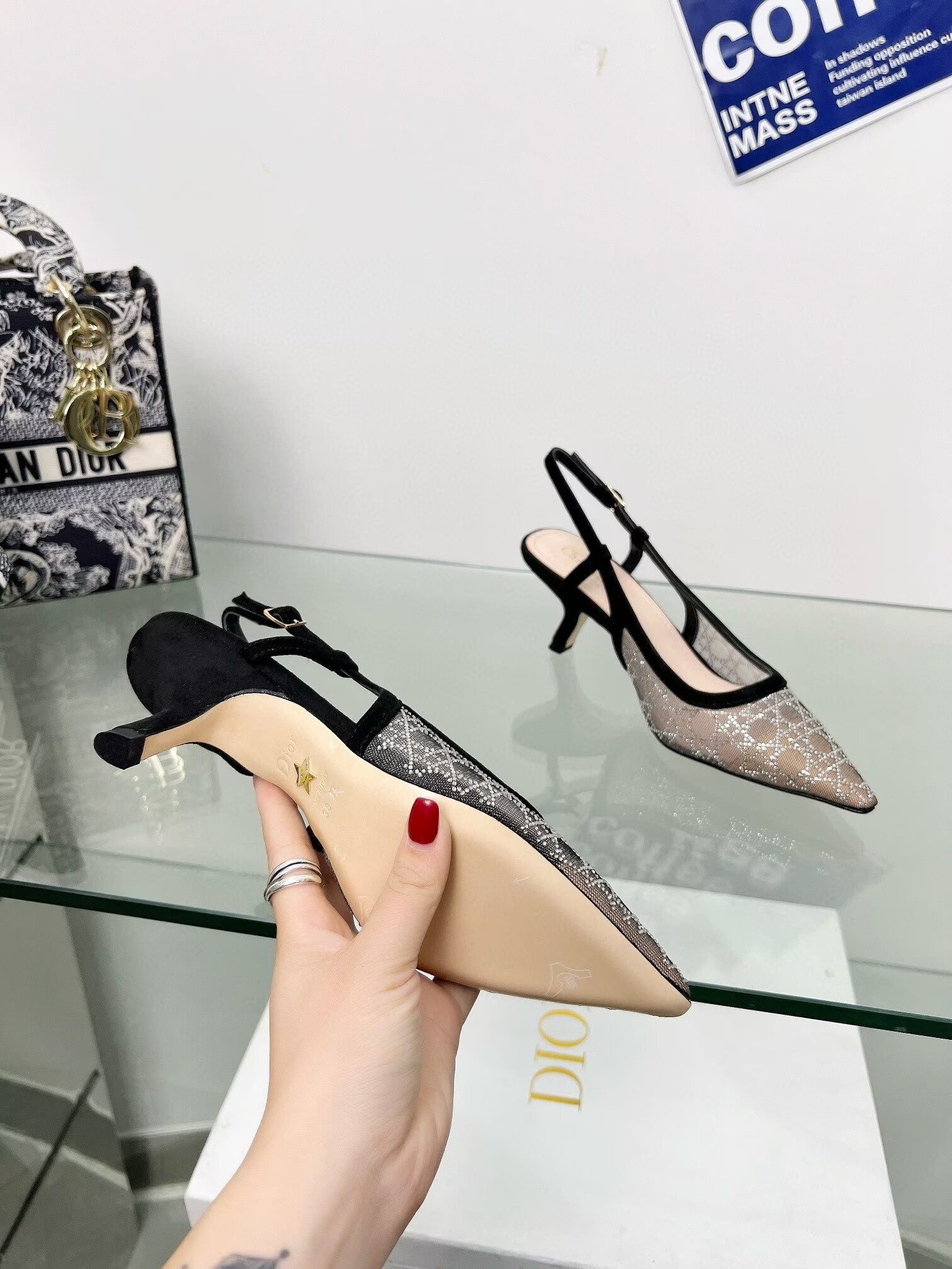 ua D*or capture slingback pump