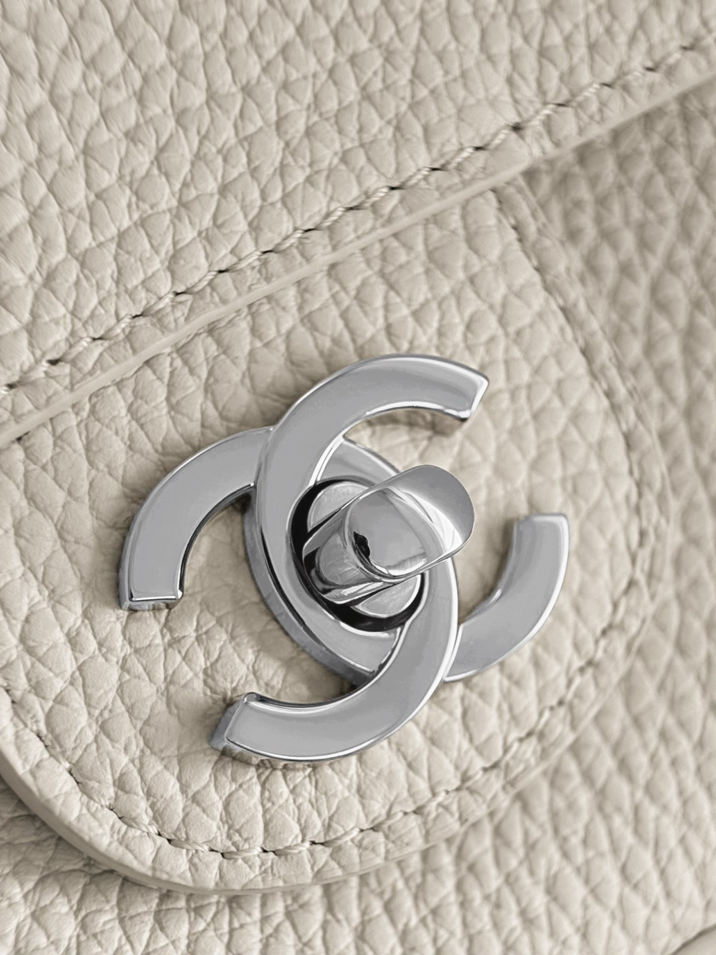 Ch*el mini flap bag silver hardware as6573 13x20x6cm