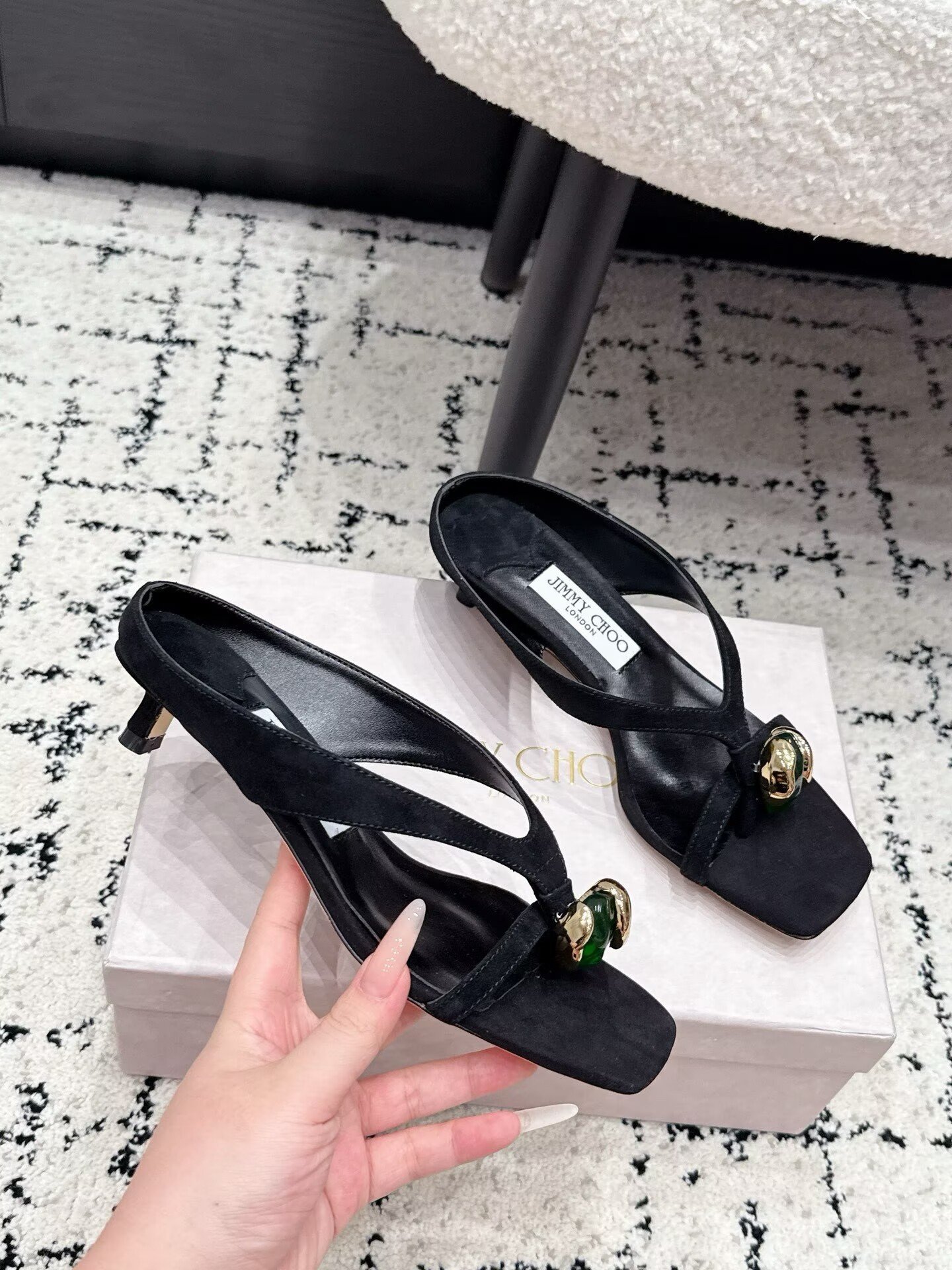 ua Ji*y Ch* emeri sandals