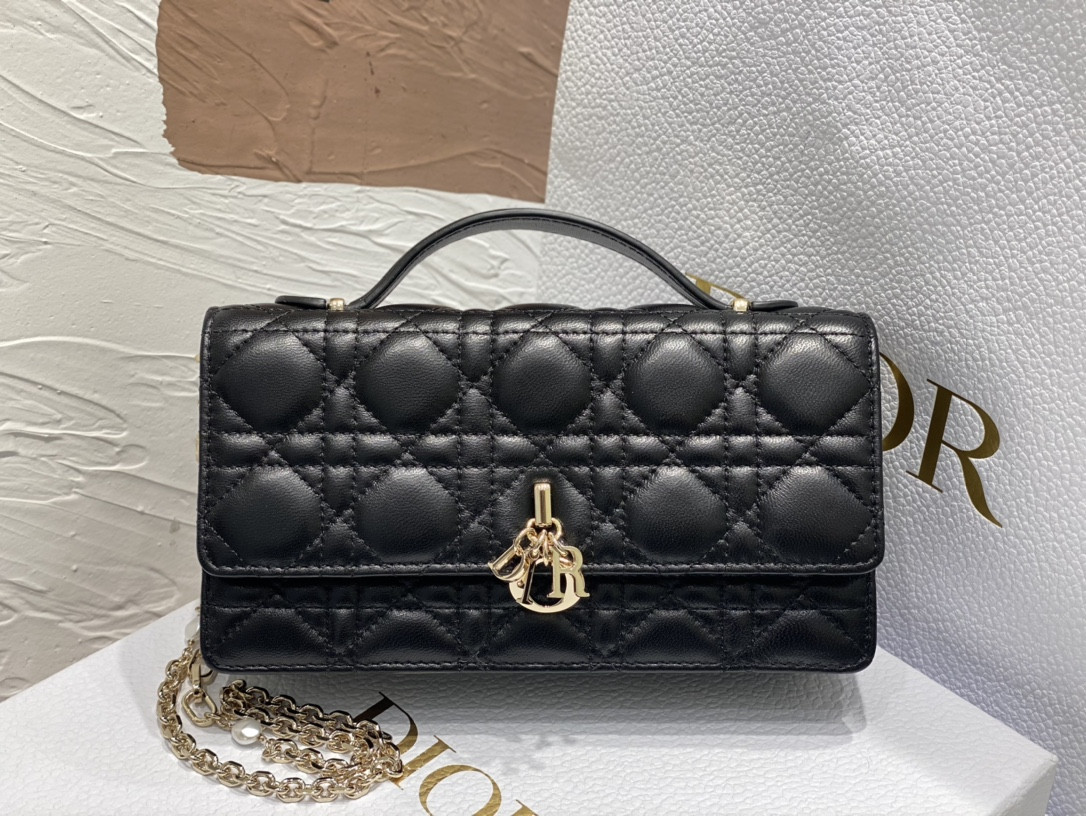 miss D*or mini bag black cannage lambskin s0980onmj_m900 21 x 11.5 x 4.5 cm