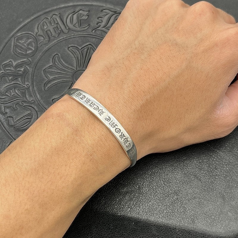 Ch**me He**ts bracelet