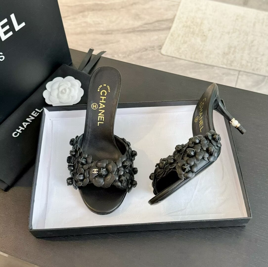 ua Ch*el heels