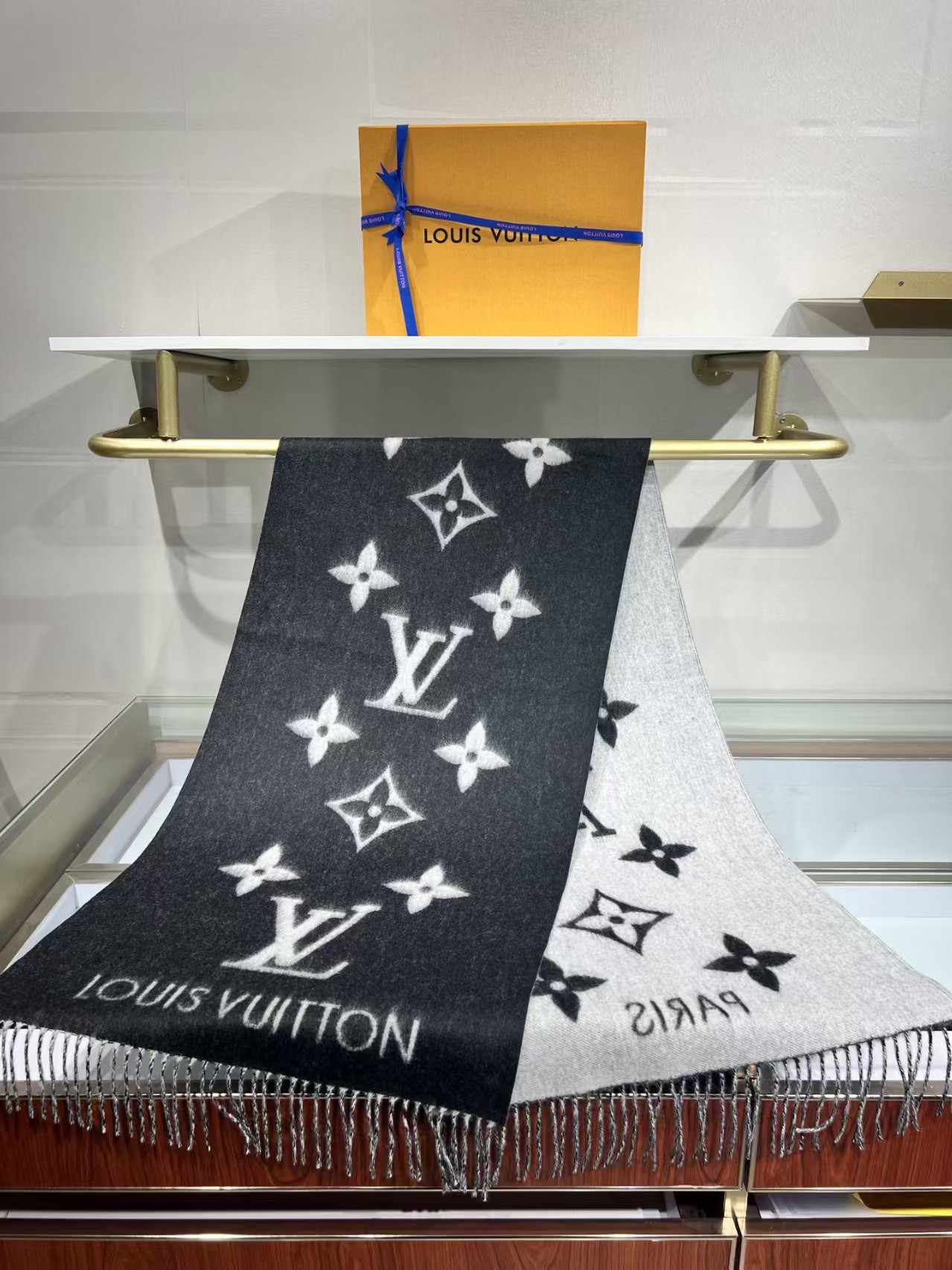 l0*is V*t0n reykjavik scarf