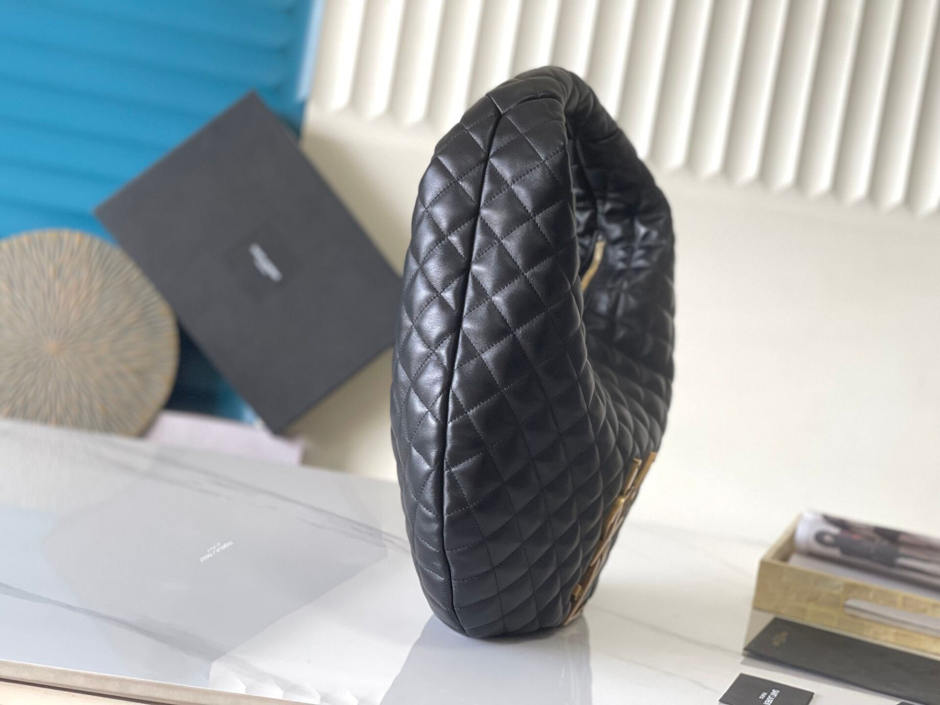 Y*L icarino in quilted nappa 47x35x15cm