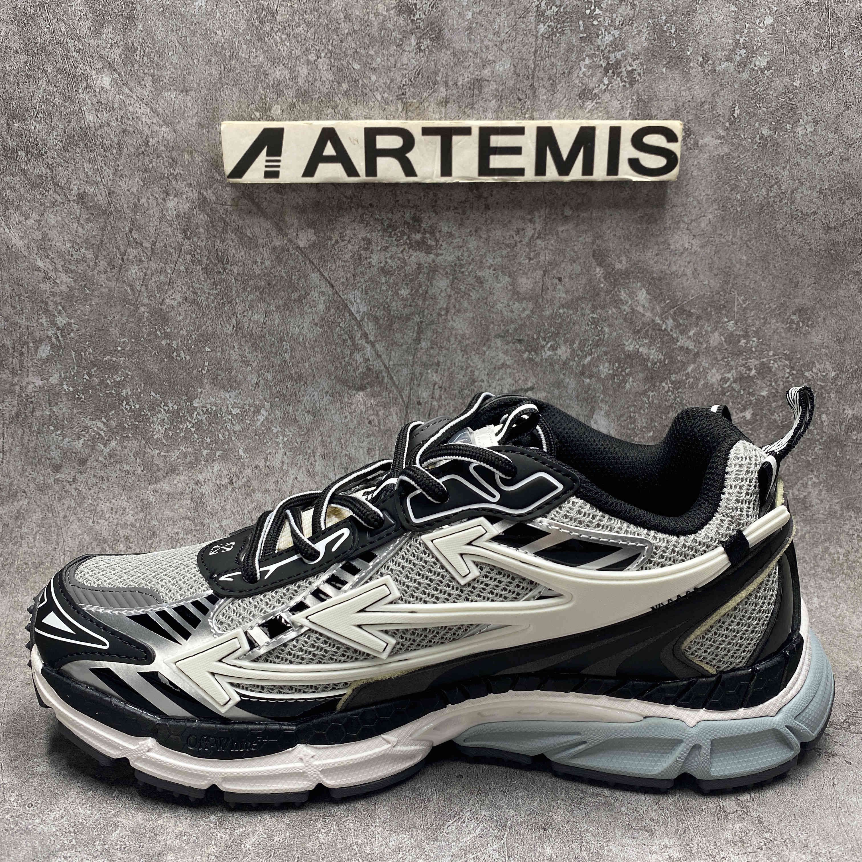 UA Off-White "BE RIGHT BACK"