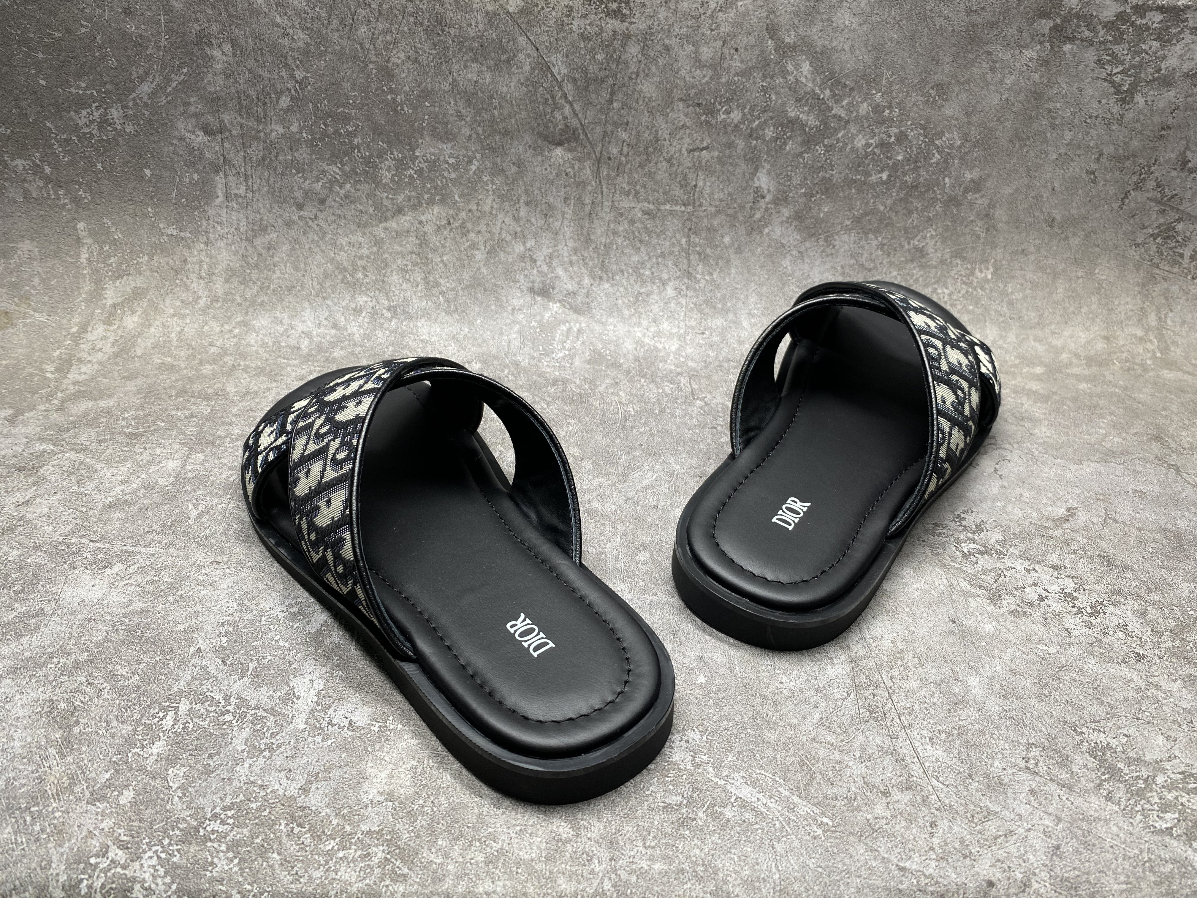 ua D*or alias sandal