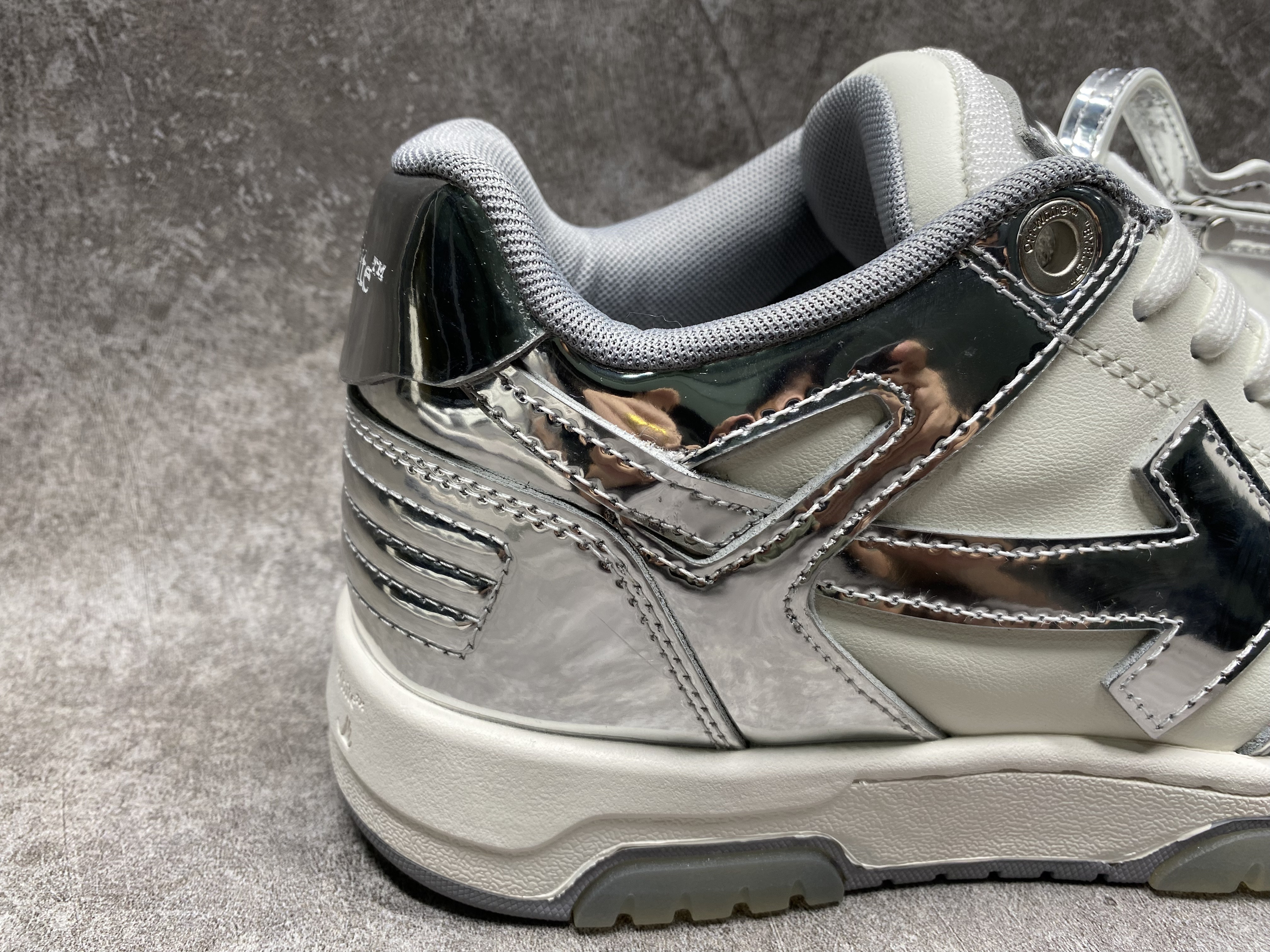 UA OFF-WHITE OUT OF OFFICE LOW