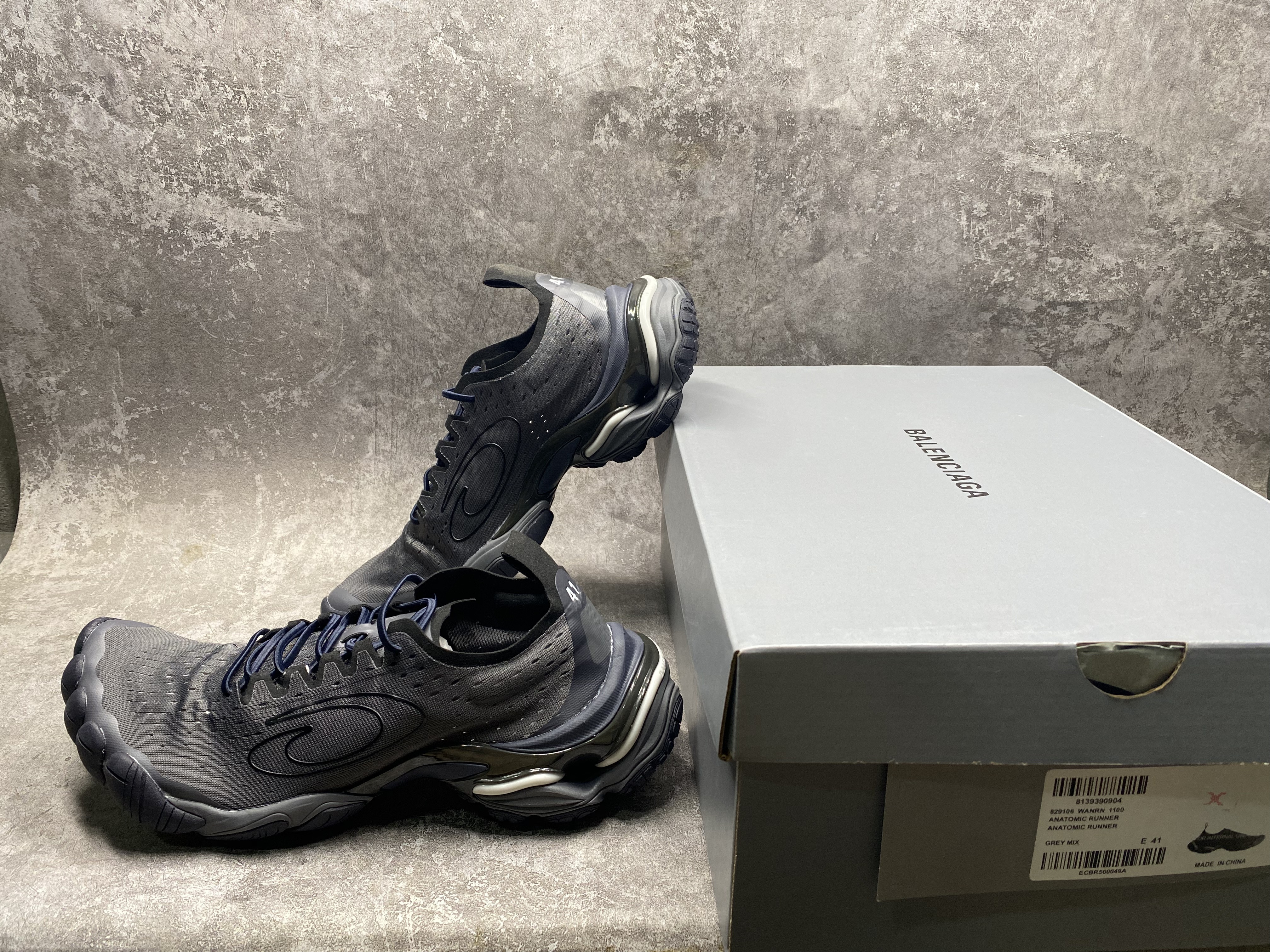 ua ba*len*cia*ga anaT0mic runner sneakers