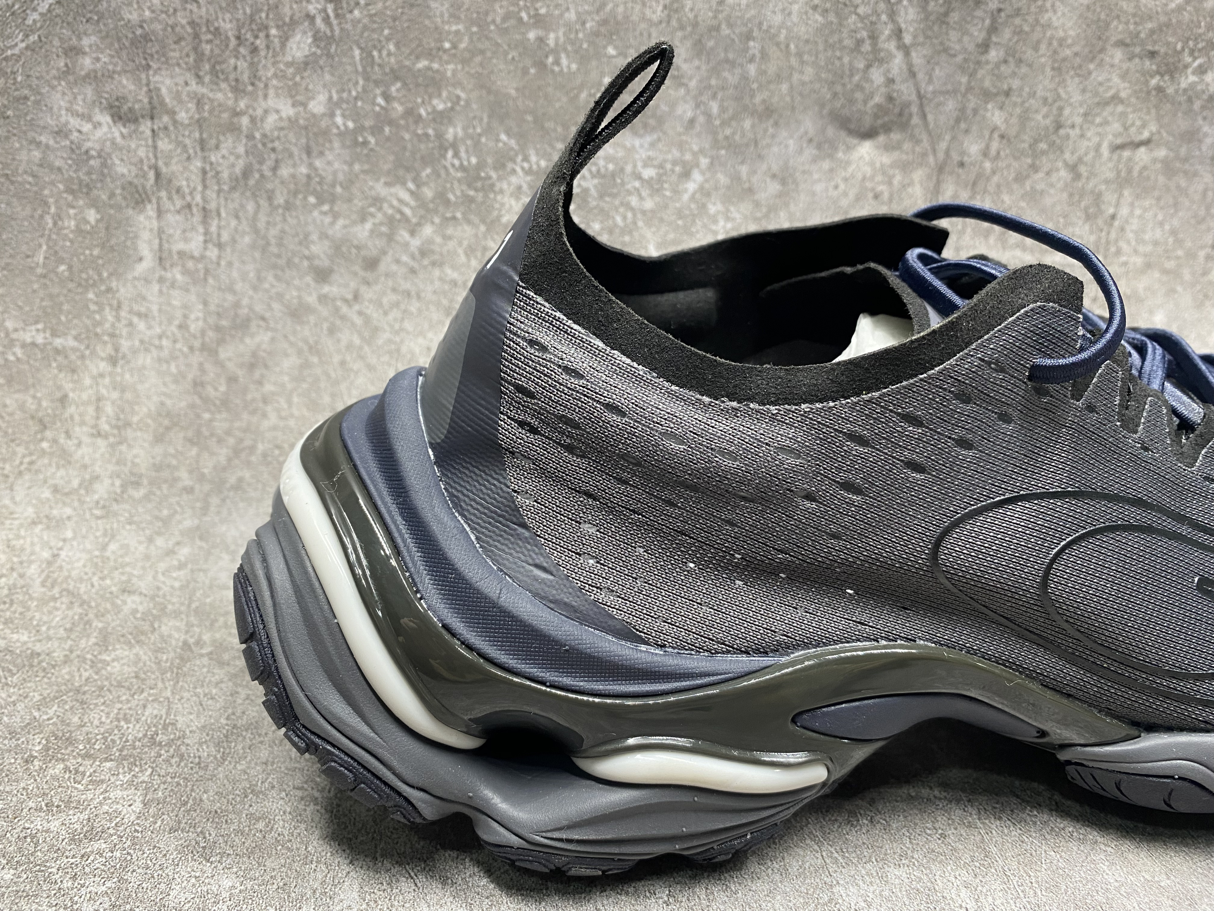 ua ba*len*cia*ga anaT0mic runner sneakers