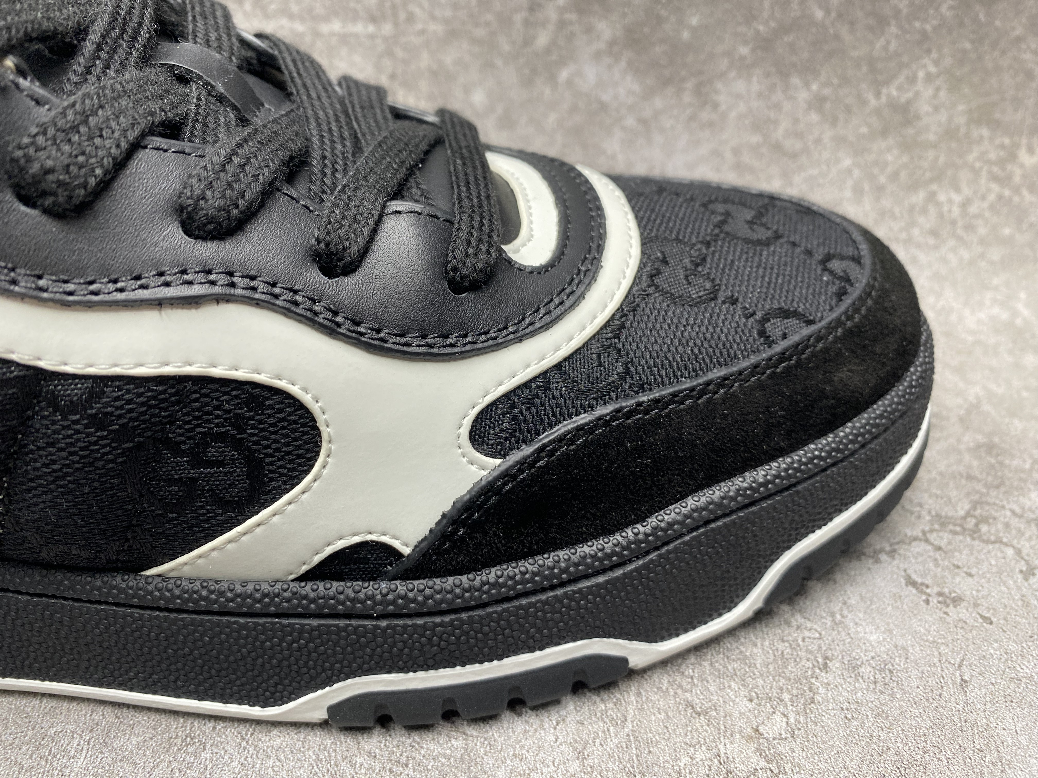 ua G*u*i re-web sneaker