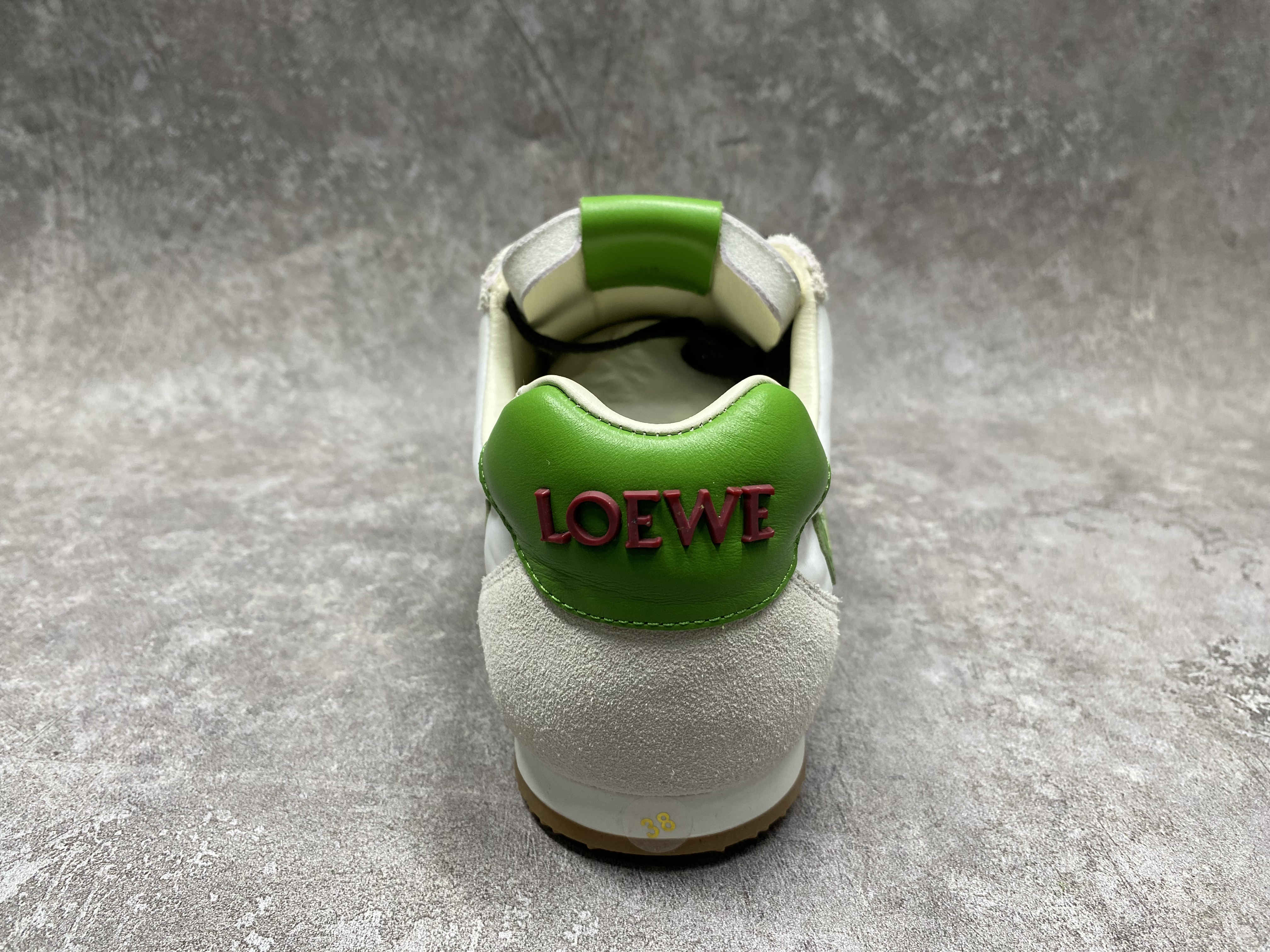 ua L0ew* sneakers