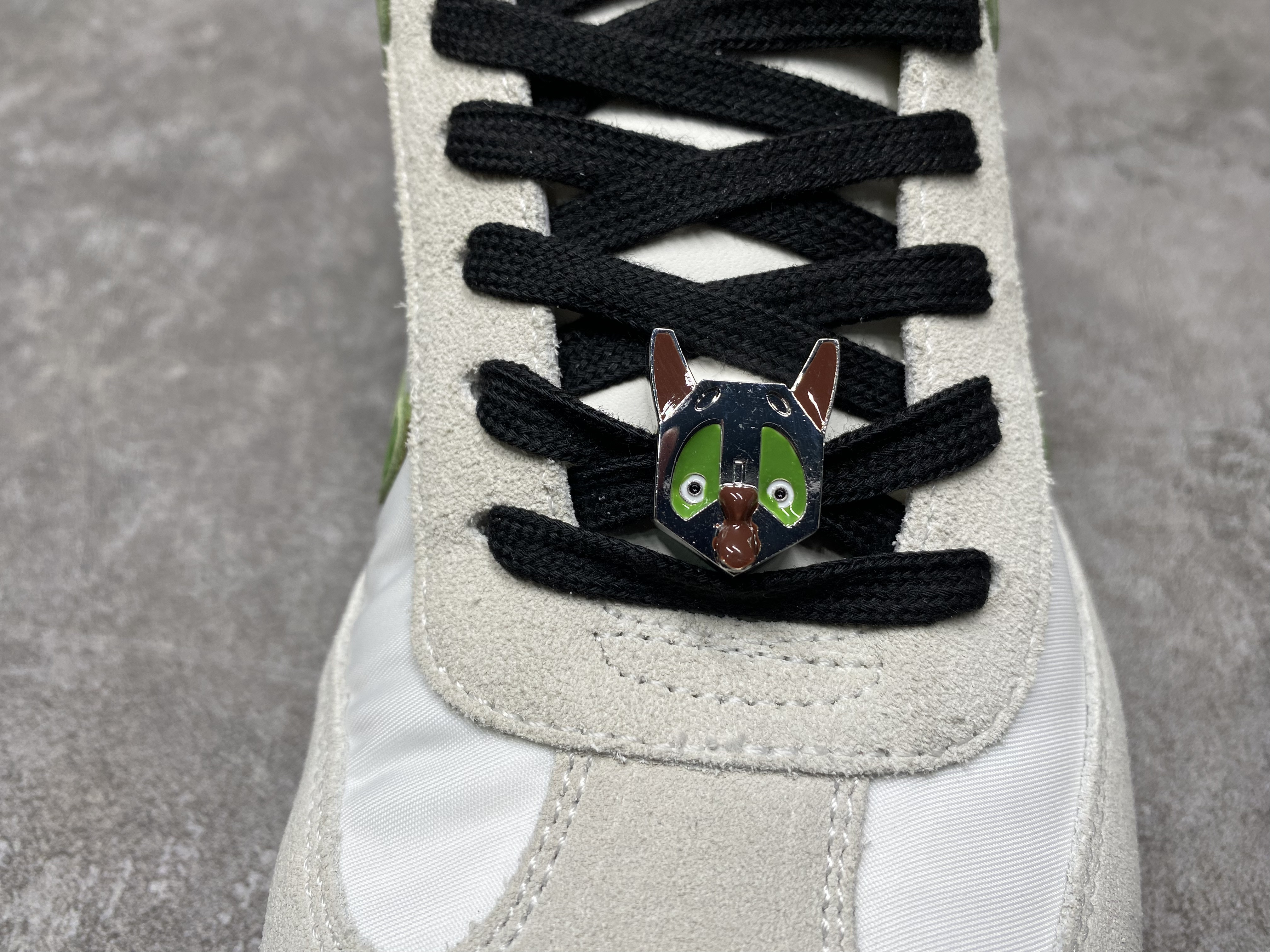 ua L0ew* sneakers