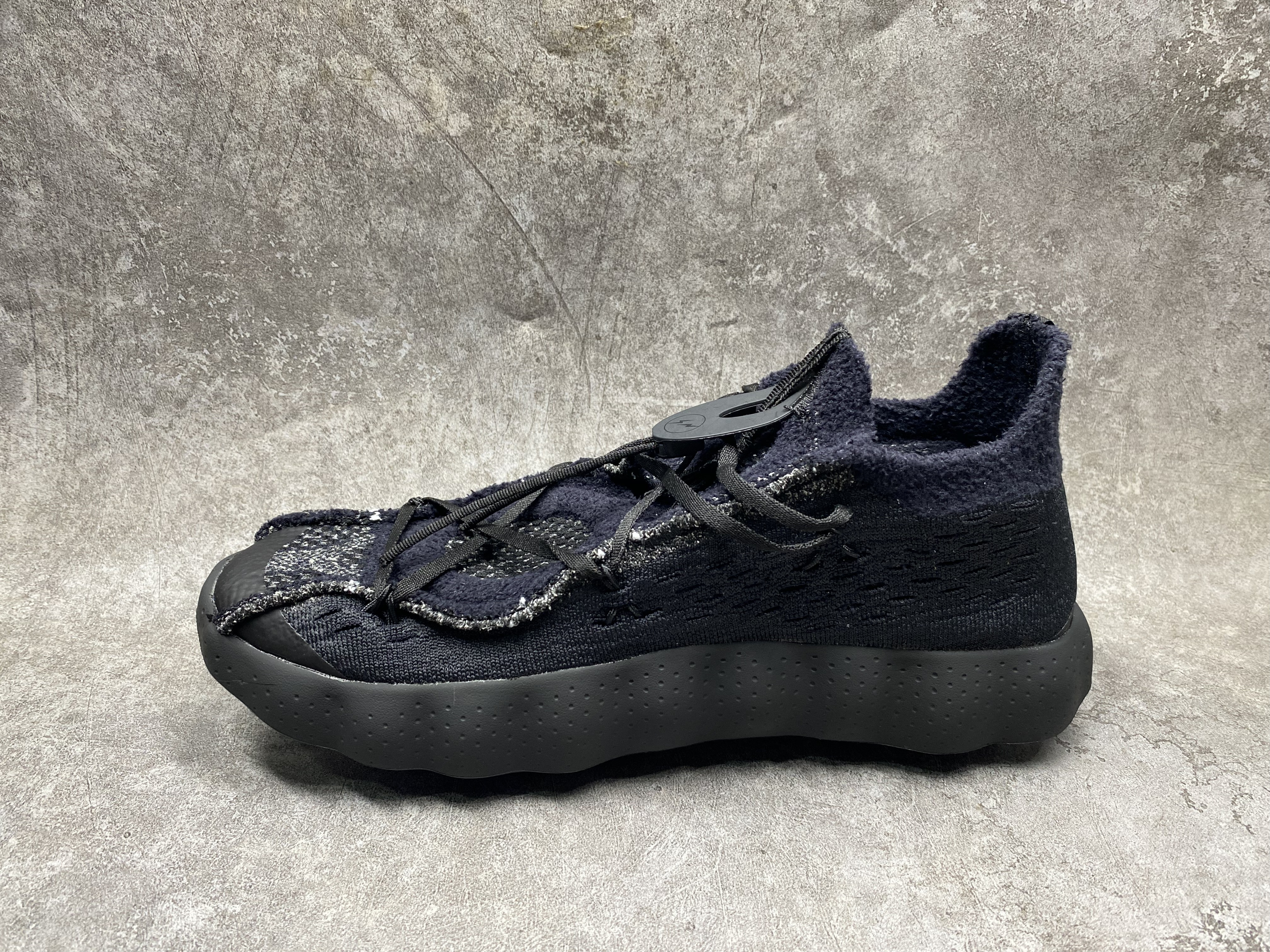 UA Nike Mind 002 Flyknit