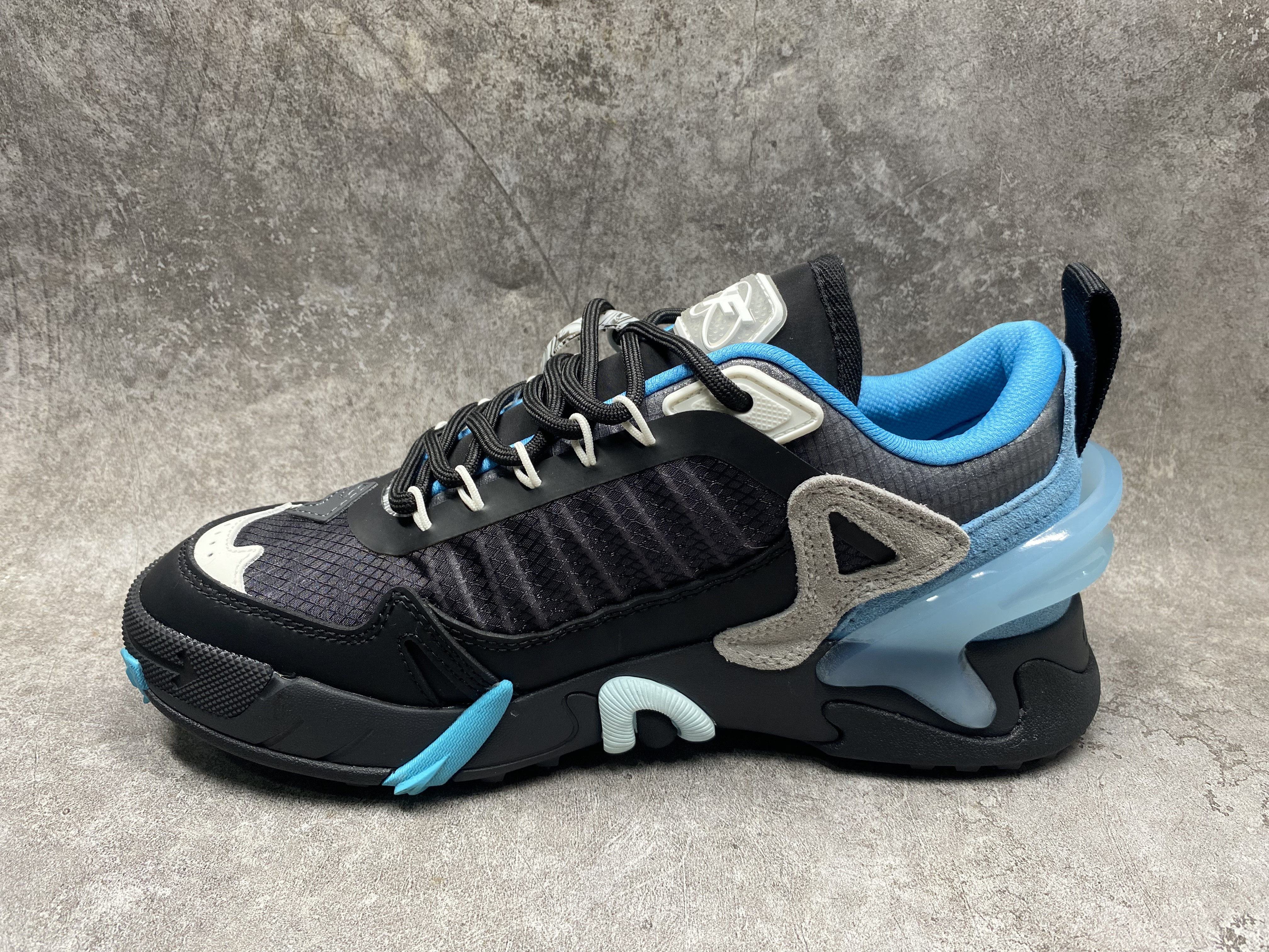 UA Off-White Odsy-2000 Sneaker