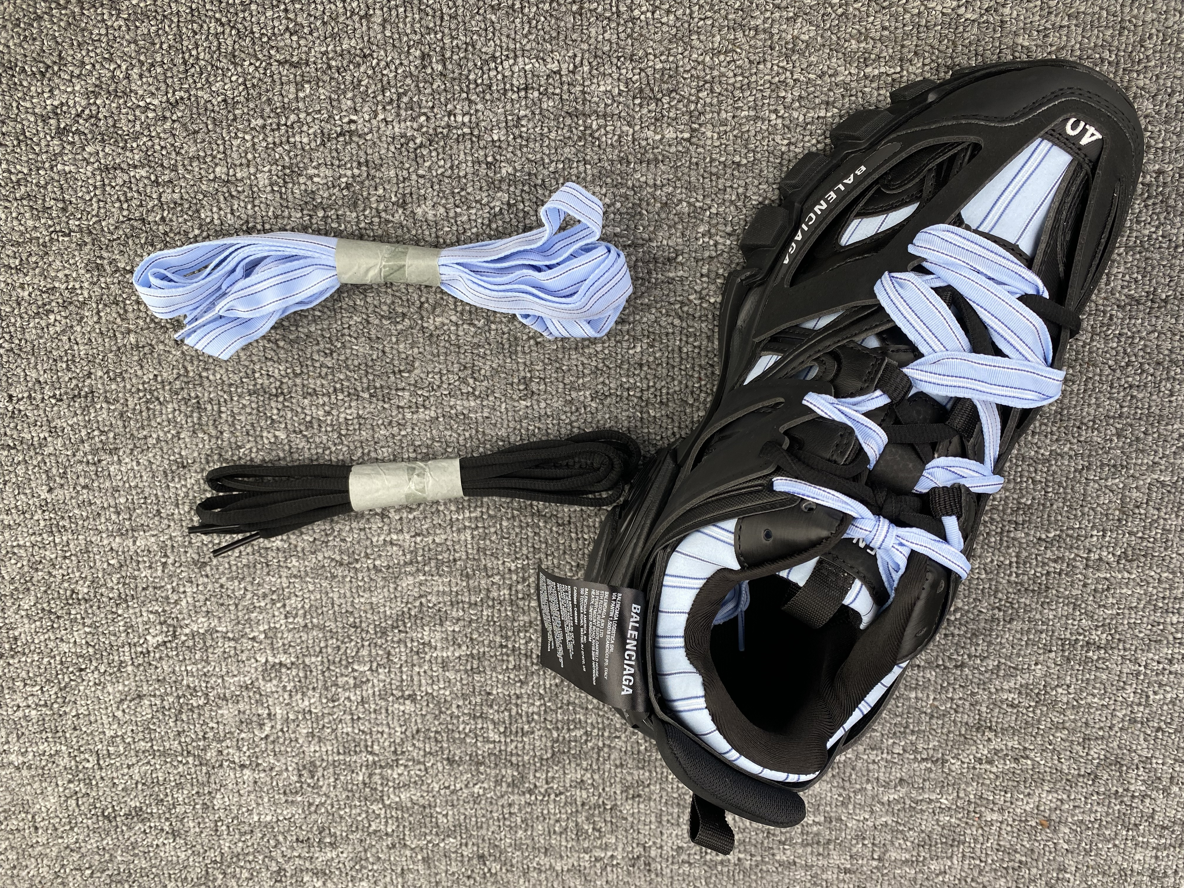 ua Ba*len*cia*ga track sneaker