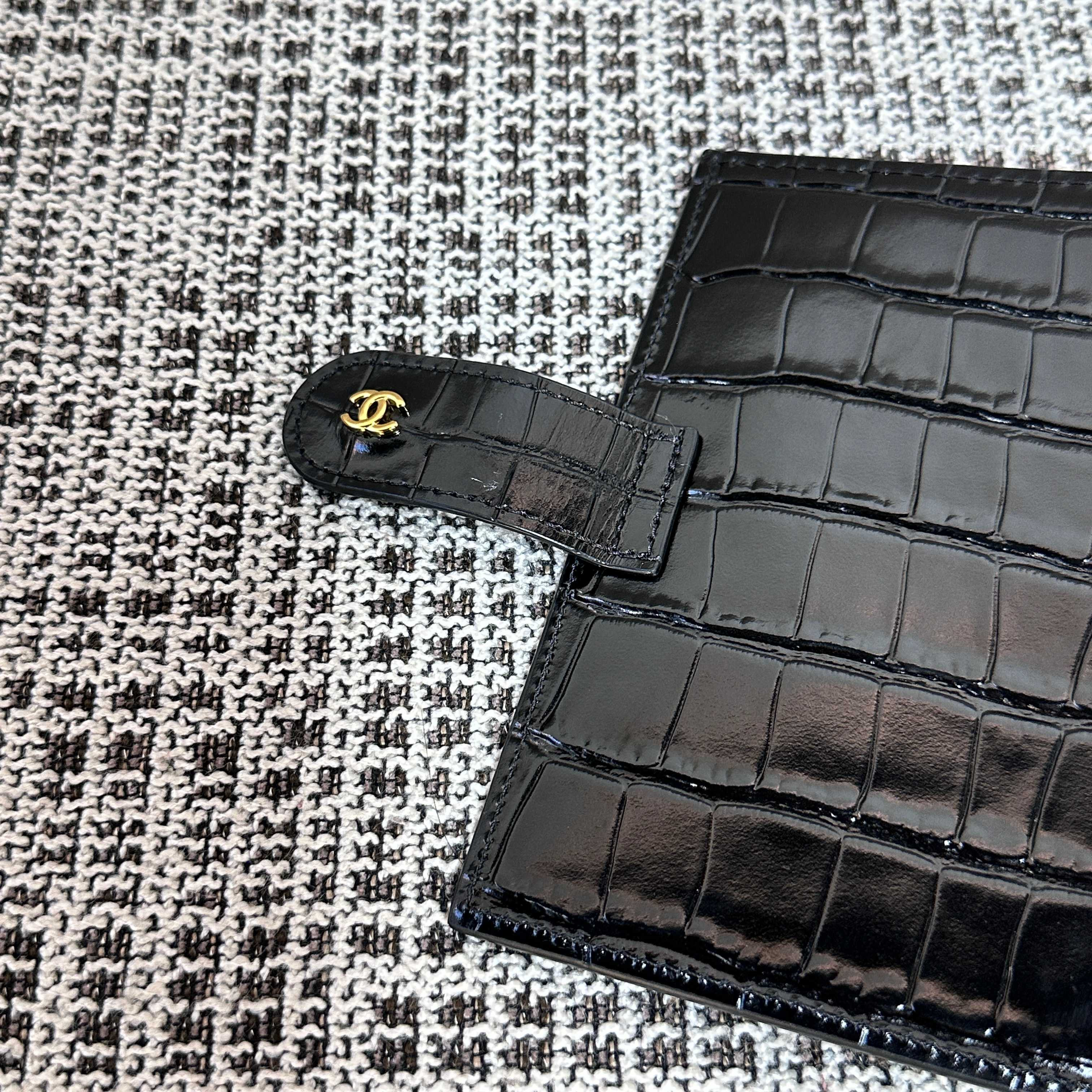 Ch*el passport holder ap5193 14.2x10.5x1.5cm
