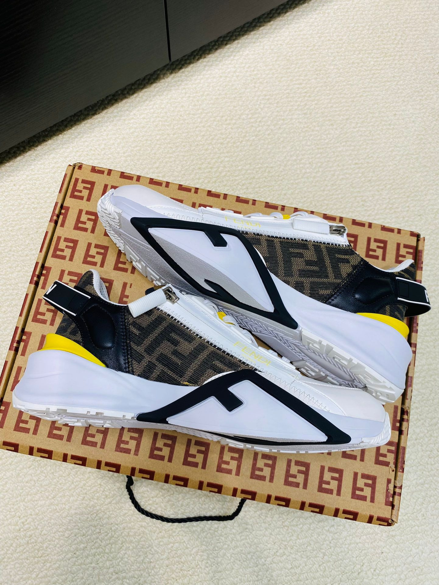 ua F**di flow sneaker(decorative box not included. photo prop only)