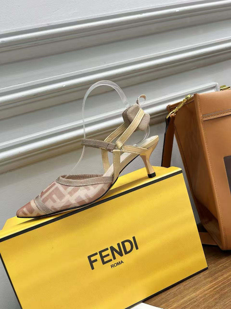 ua F**di colibri slingback pumps