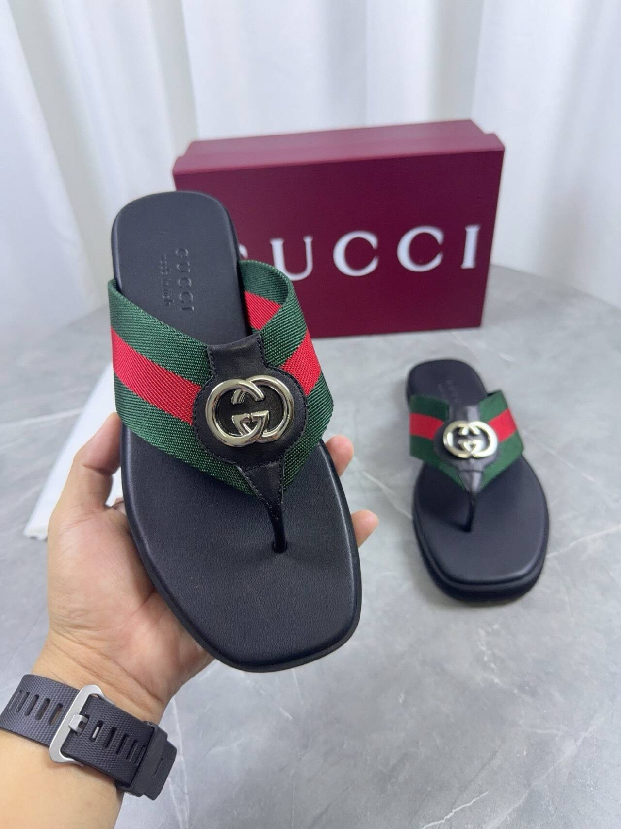 ua G*u*i thong sandal