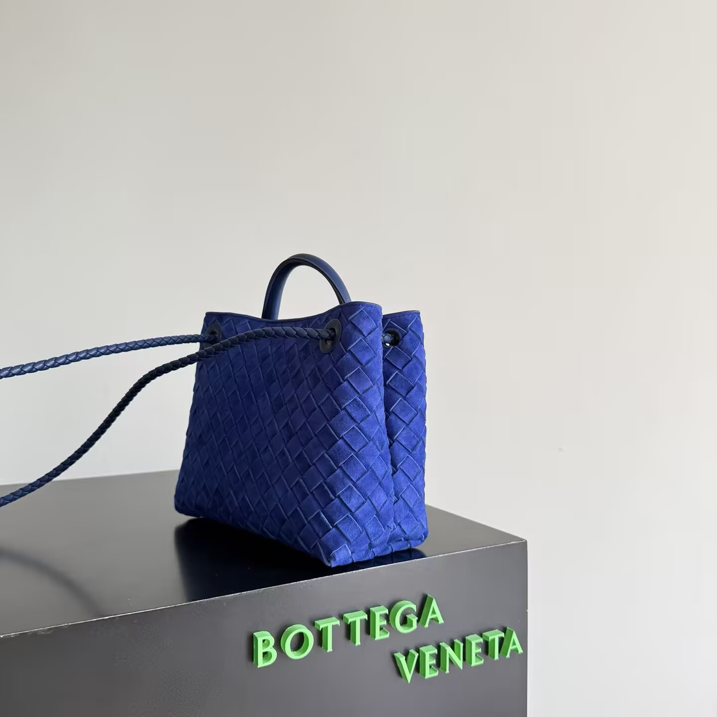 bo*te*ga Ve*ne*ta small andiamo 25x22x10.5cm