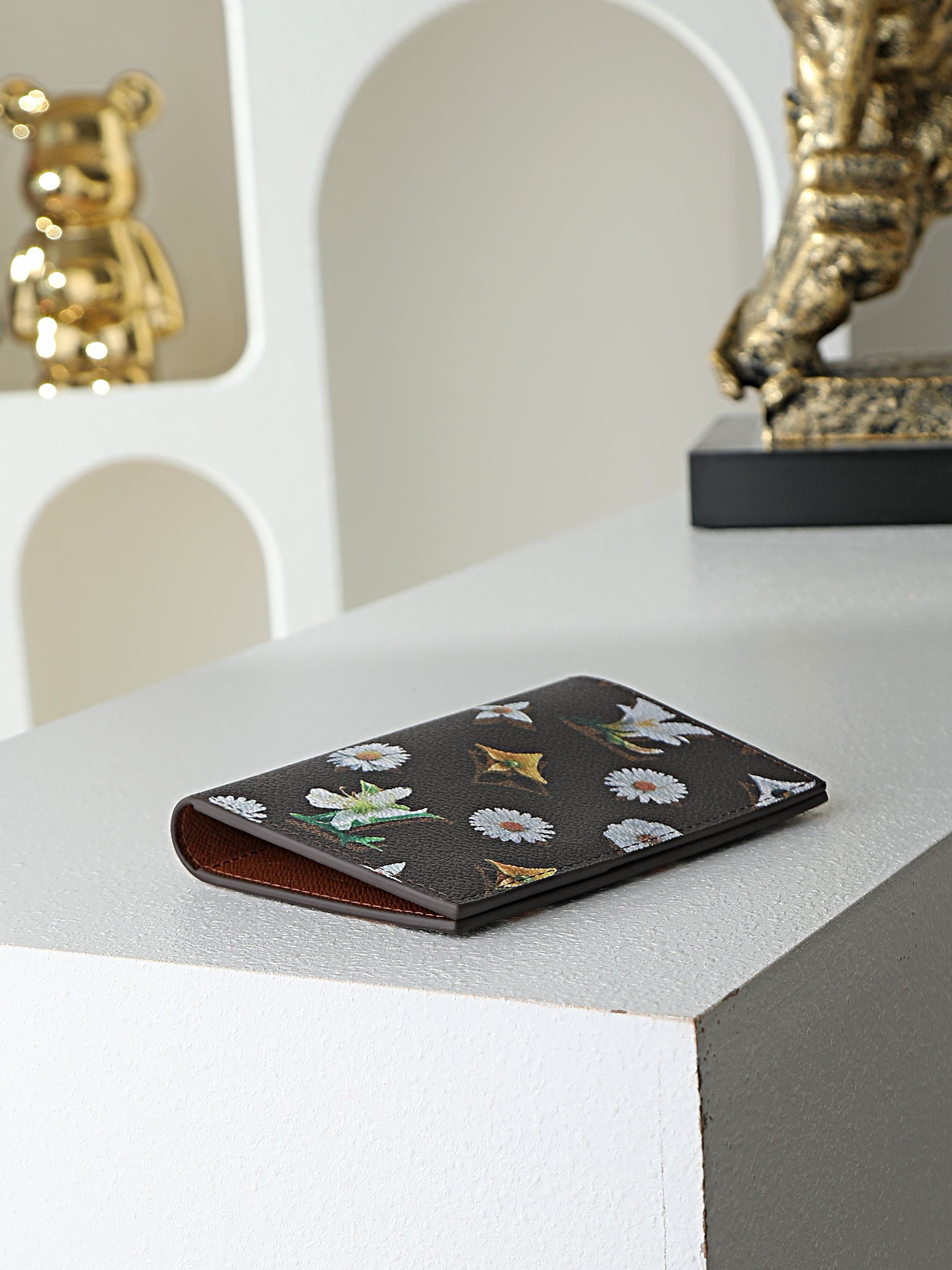 LV Passport Cover M27548 10x14x2.5cm