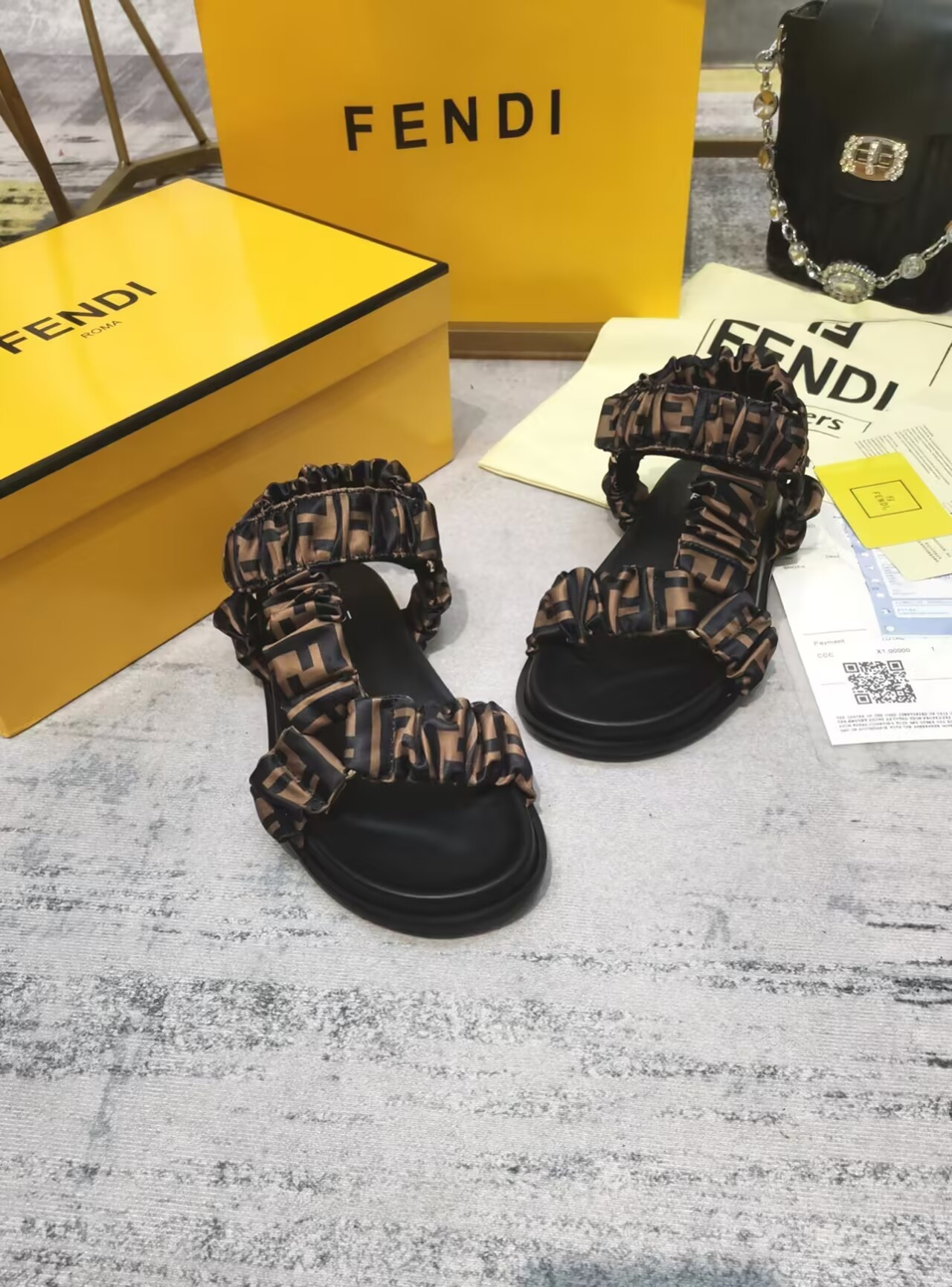ua F**di feel sandals