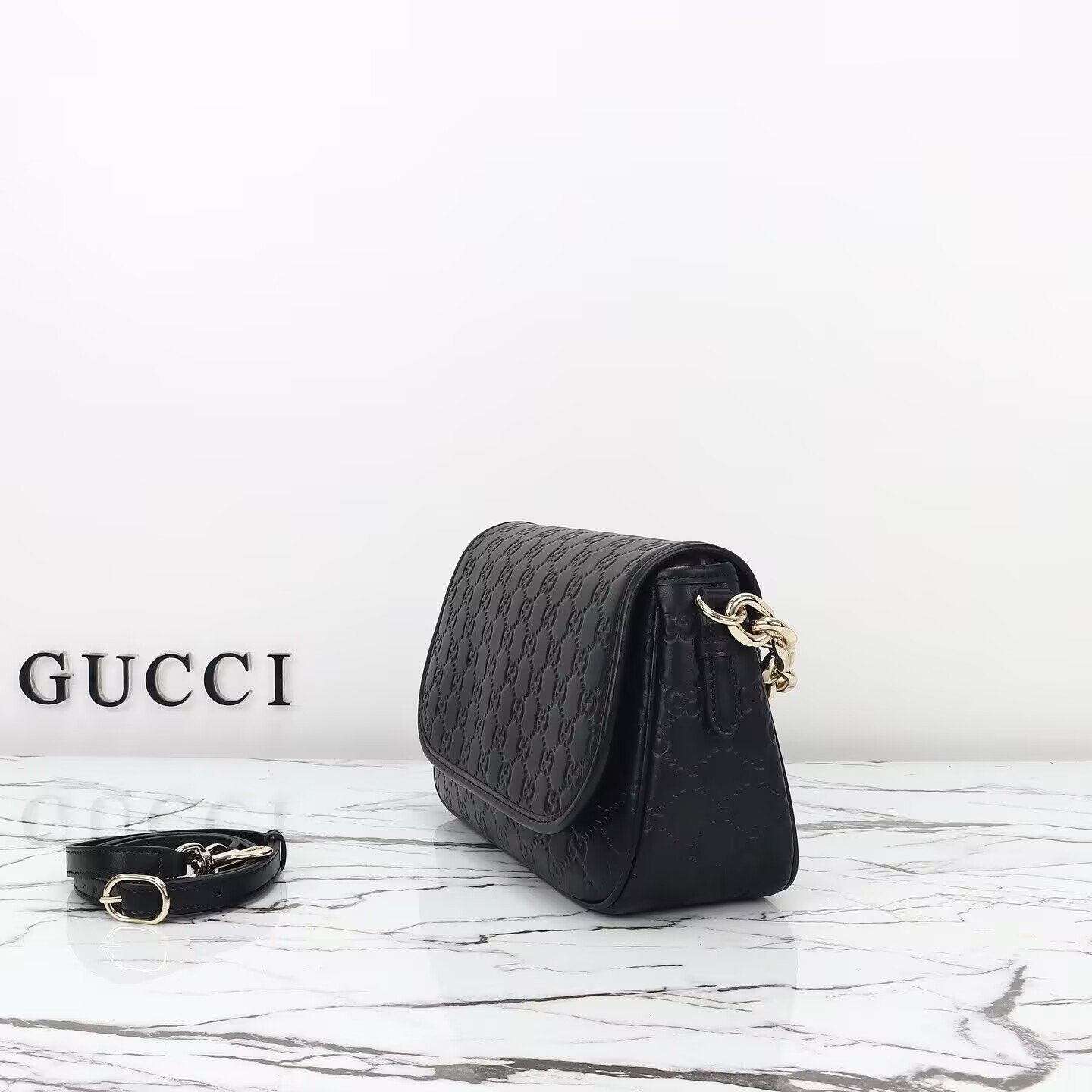 G*u*i gg emblem medium shoulder bag 28x17x9cm