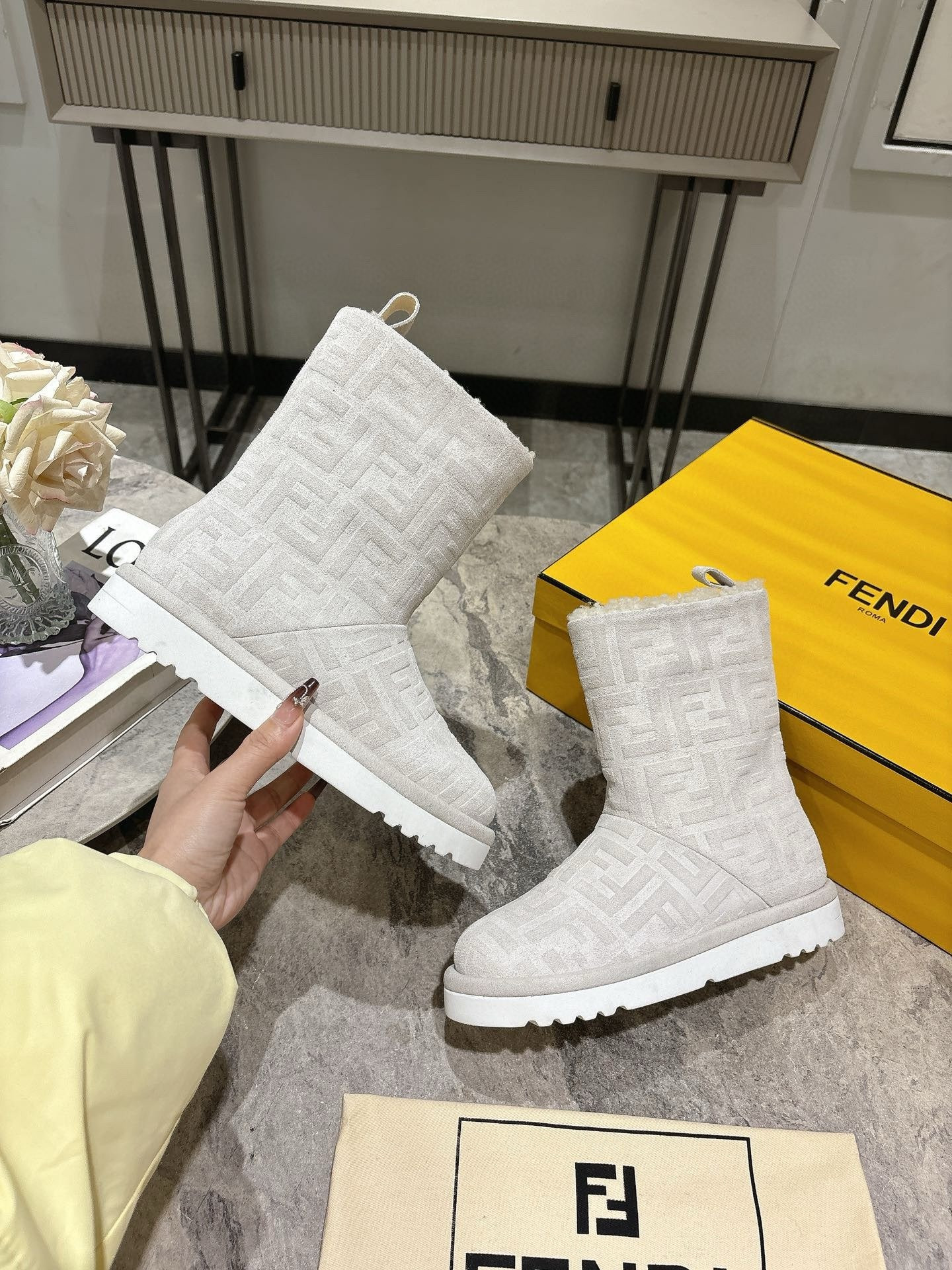 ua F**di apres chic ff low boots