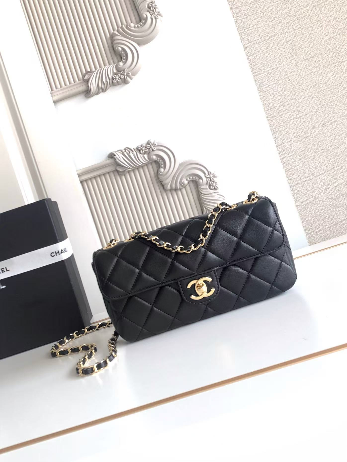 Ch*el small flap pocket as6430 12 x 21.5 x 4.2cm