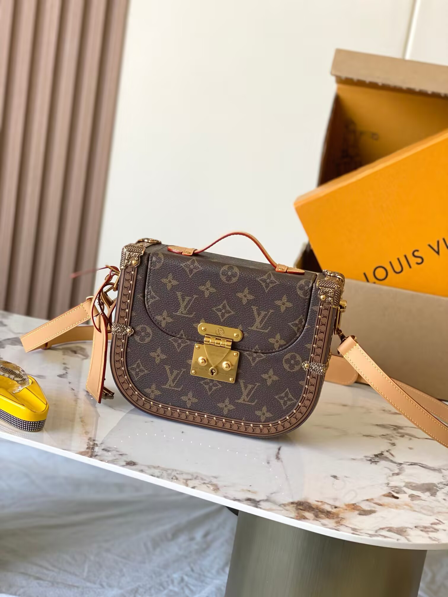 LV MONTSOURIS TRUNK Portable Hard Case M15166 22x17x7cm