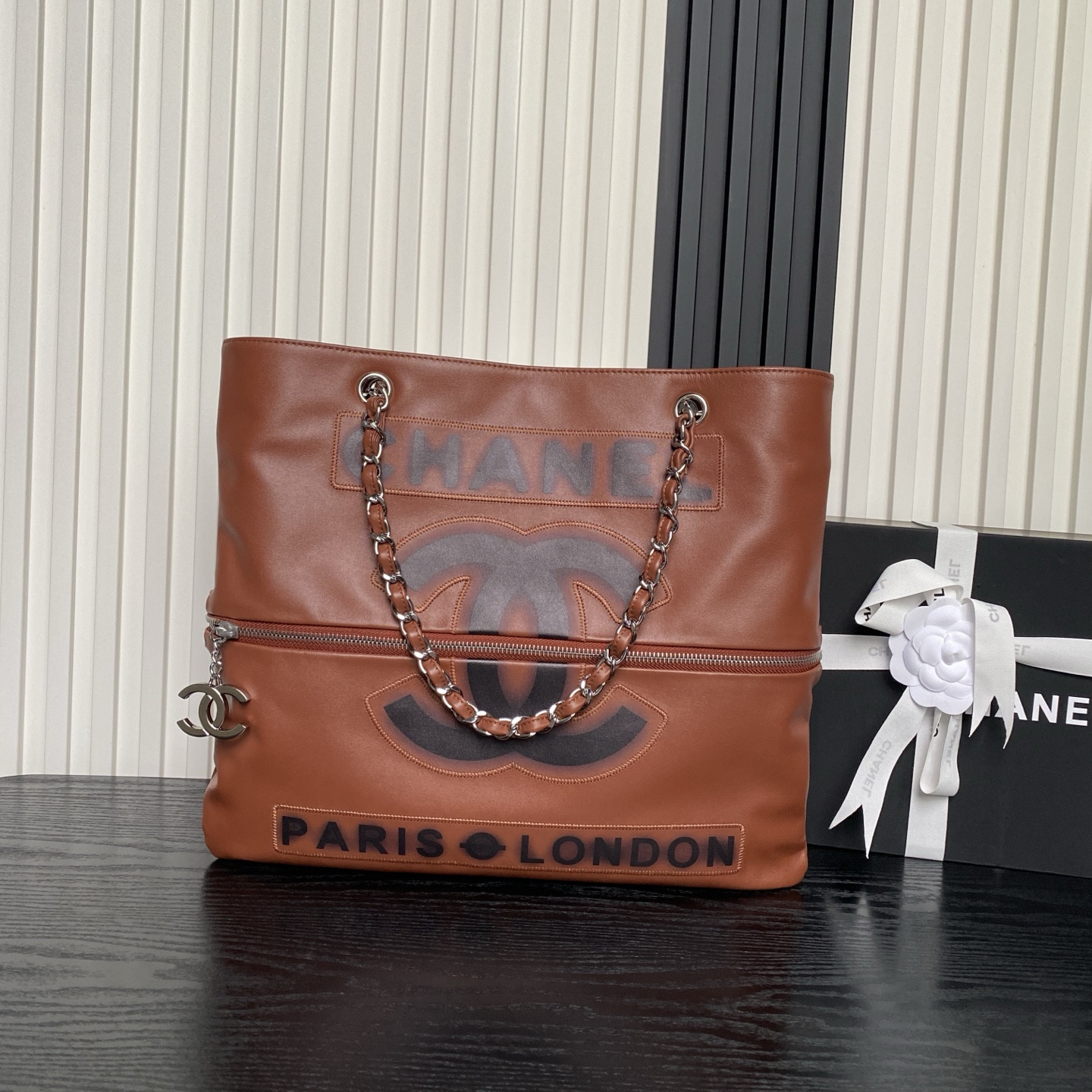ch*el vintage Gr*ffiti expandable tote bag as9903 38x33cm