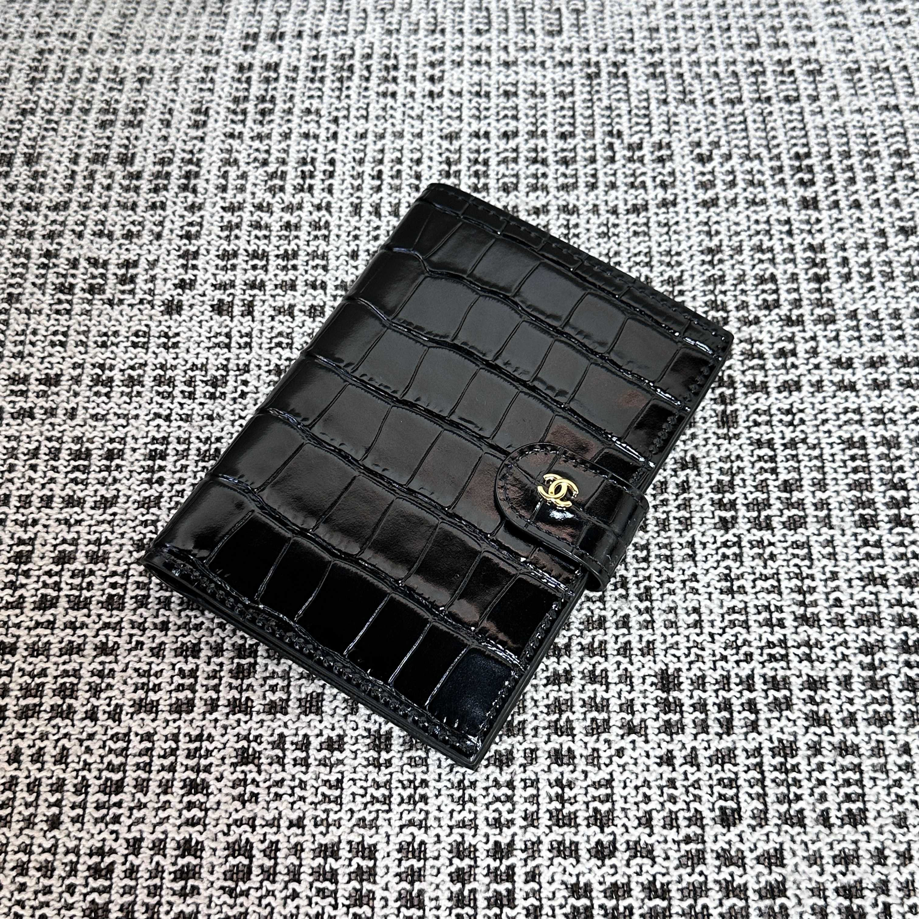 Ch*el passport holder ap5193 14.2x10.5x1.5cm