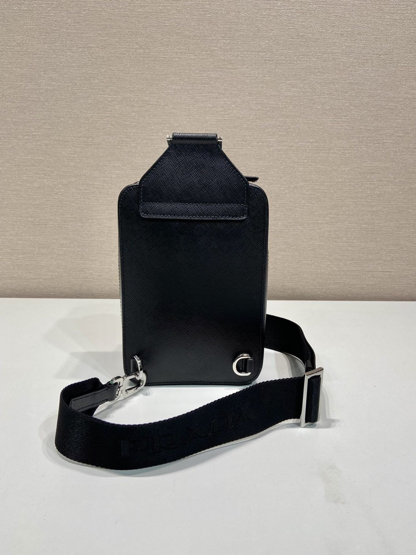 Pra*a brique saffiano leather bag 14x20x5cm