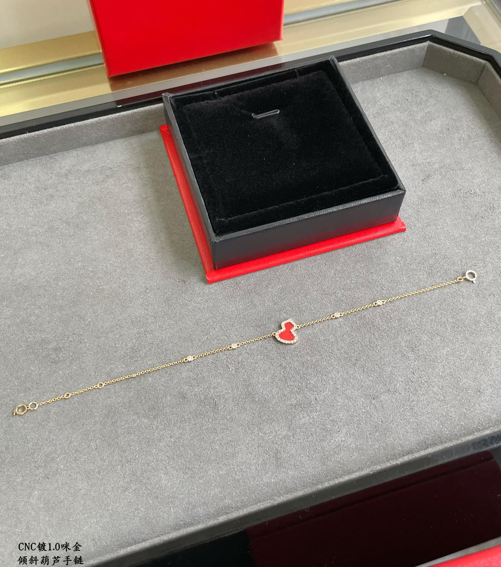 Qeelin Tilted Gourd Bracelet