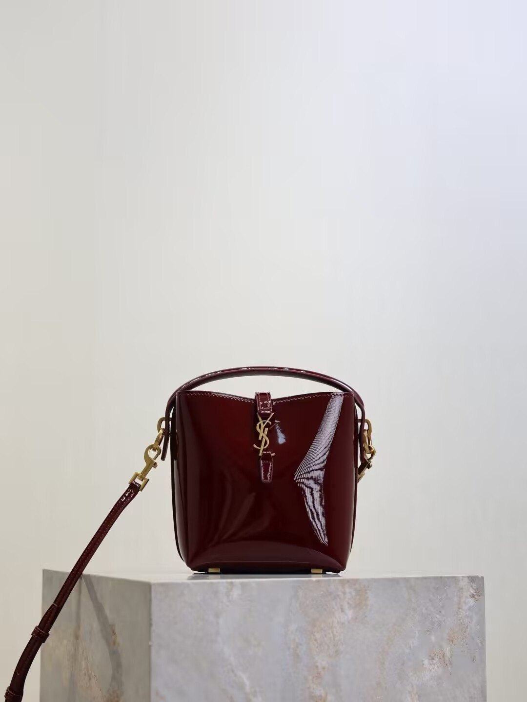 Y*L le 37 mini in patent leather 15x13x6cm