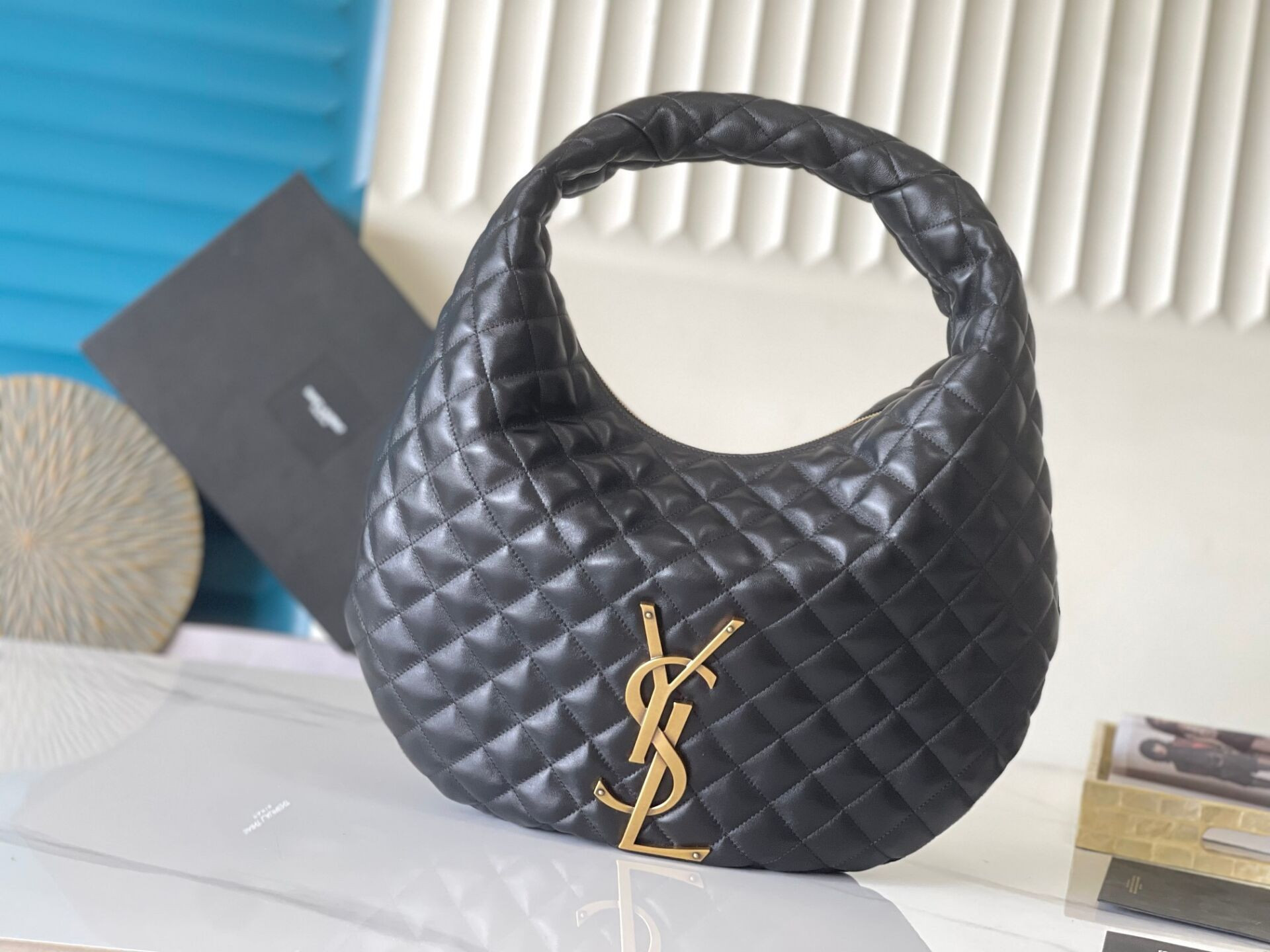 Y*L icarino in quilted nappa 47x35x15cm