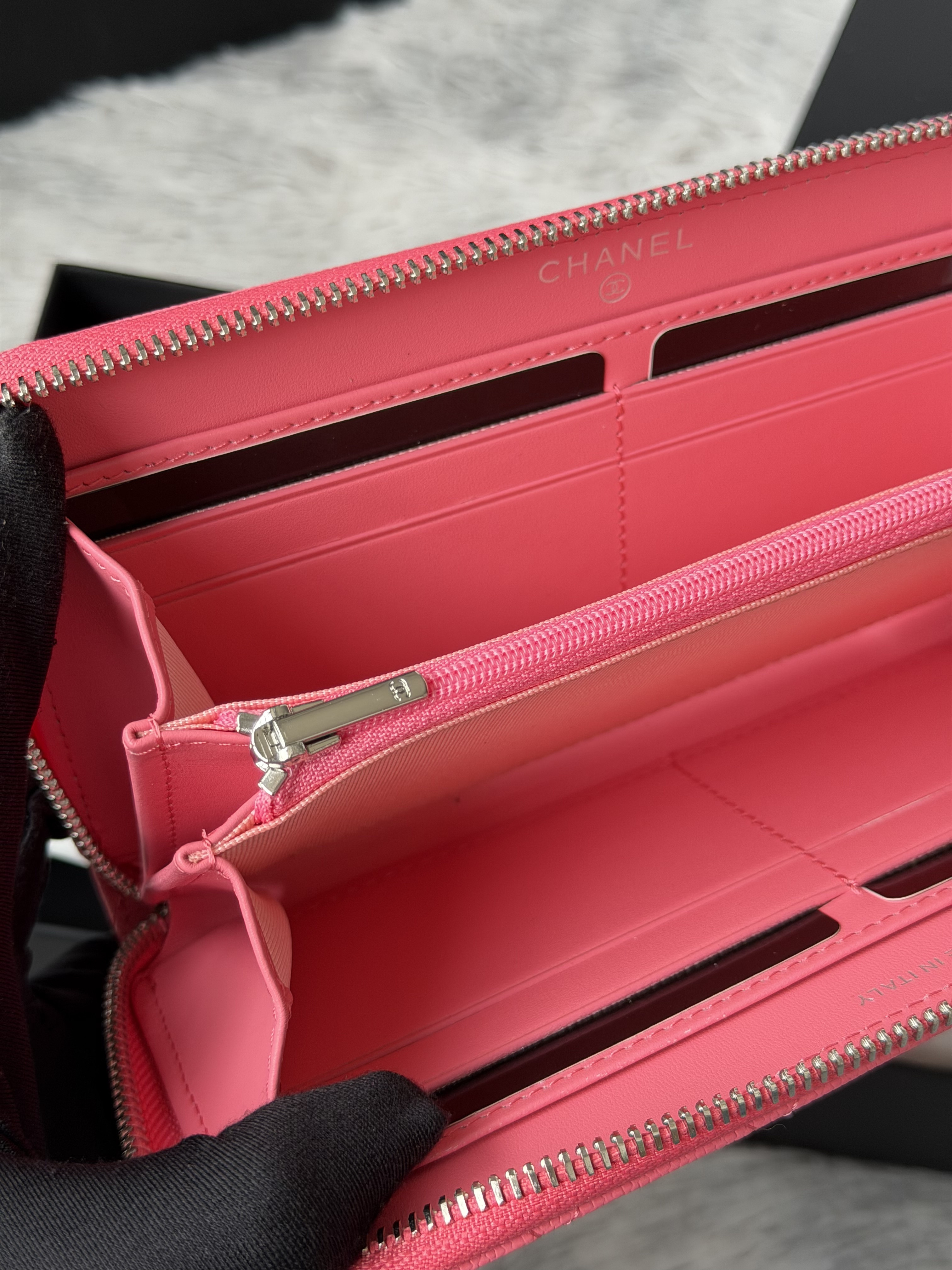 Ch*el zip around wallet 80758 10x19x3cm