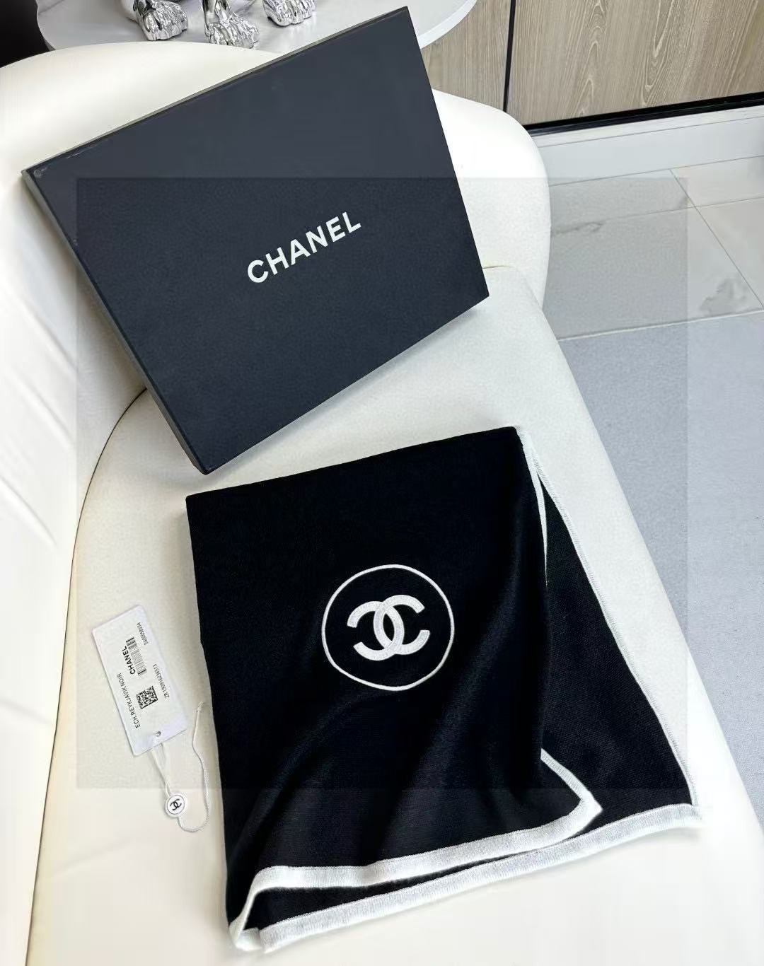 Ch*el scarf