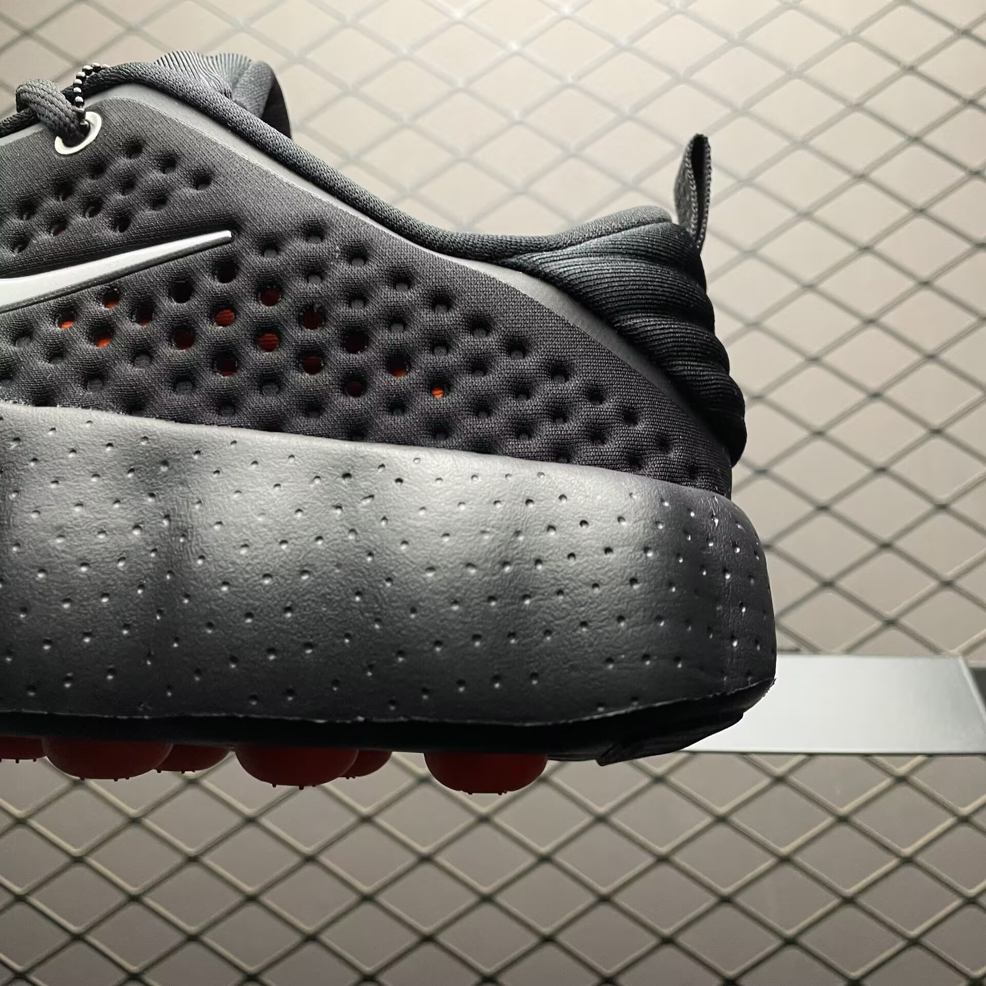 UA Nike Mind 002
