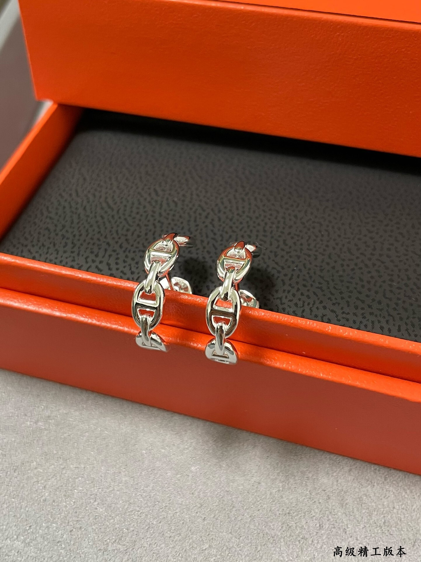 H**mes half-hoop pig nose earrings ag925