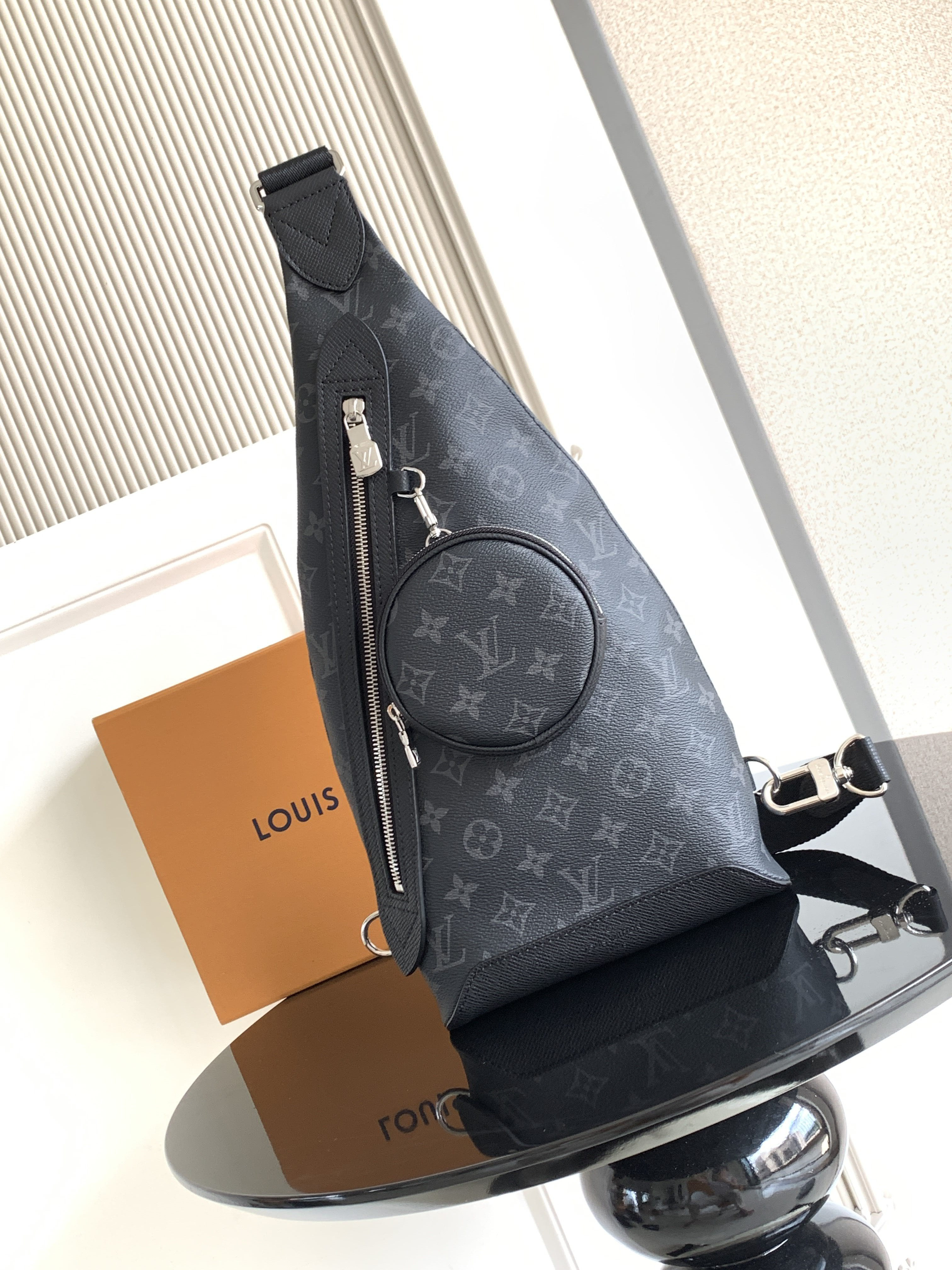 LV Duo Slingbag M30936 20x42x6cm