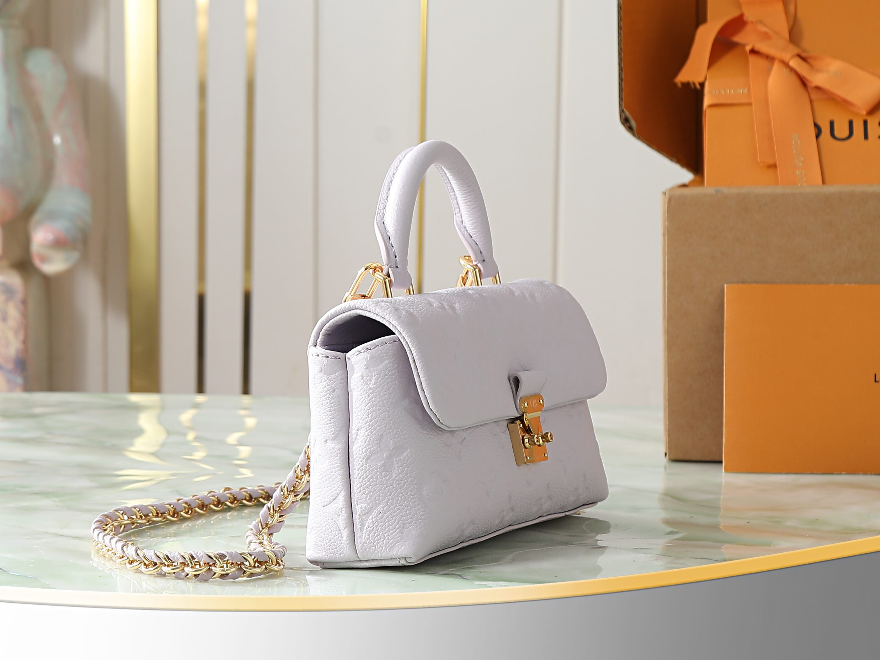 LV Nano Madeleine M29380 21x12.5x6cm