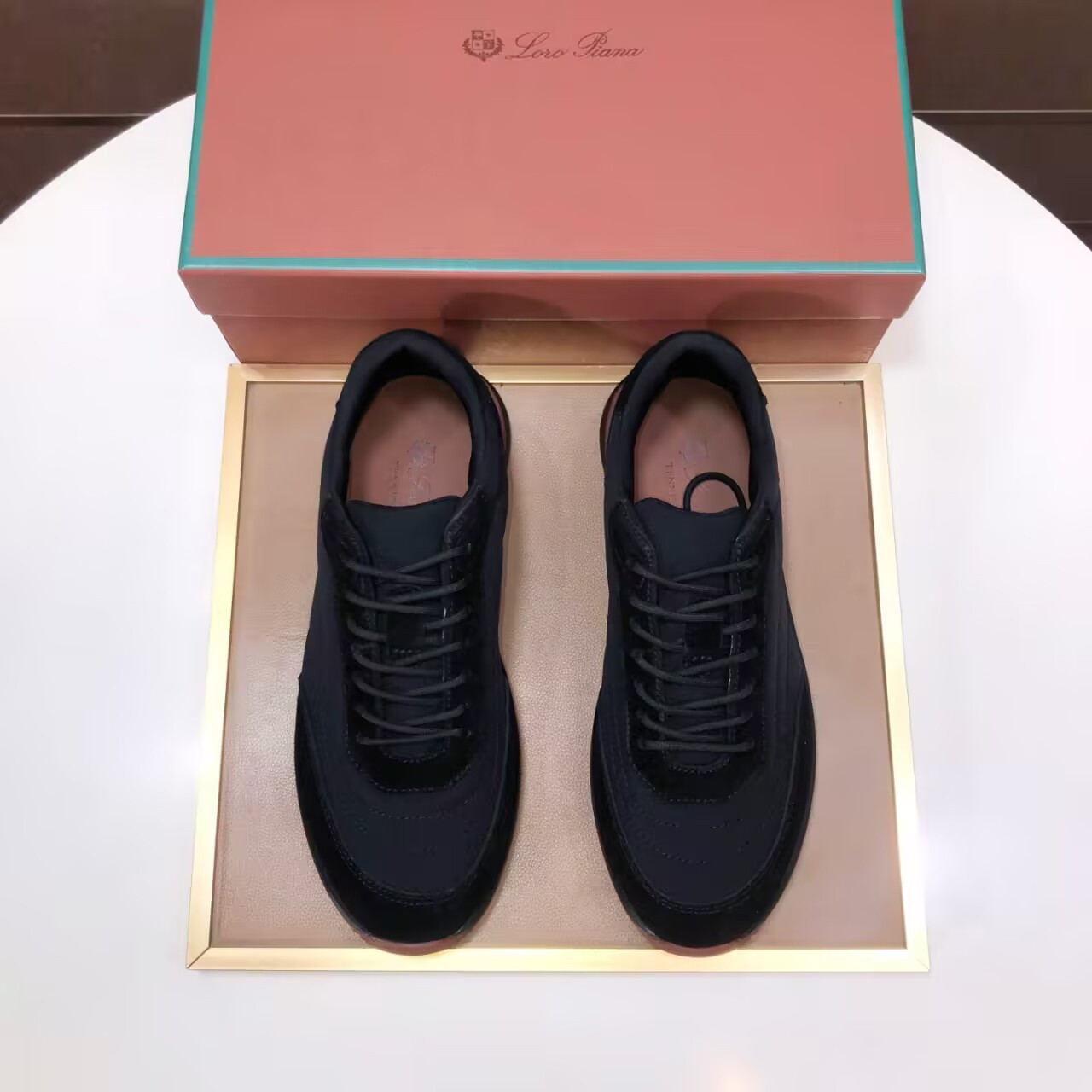 ua L**o p*ana week end walk sneakers
