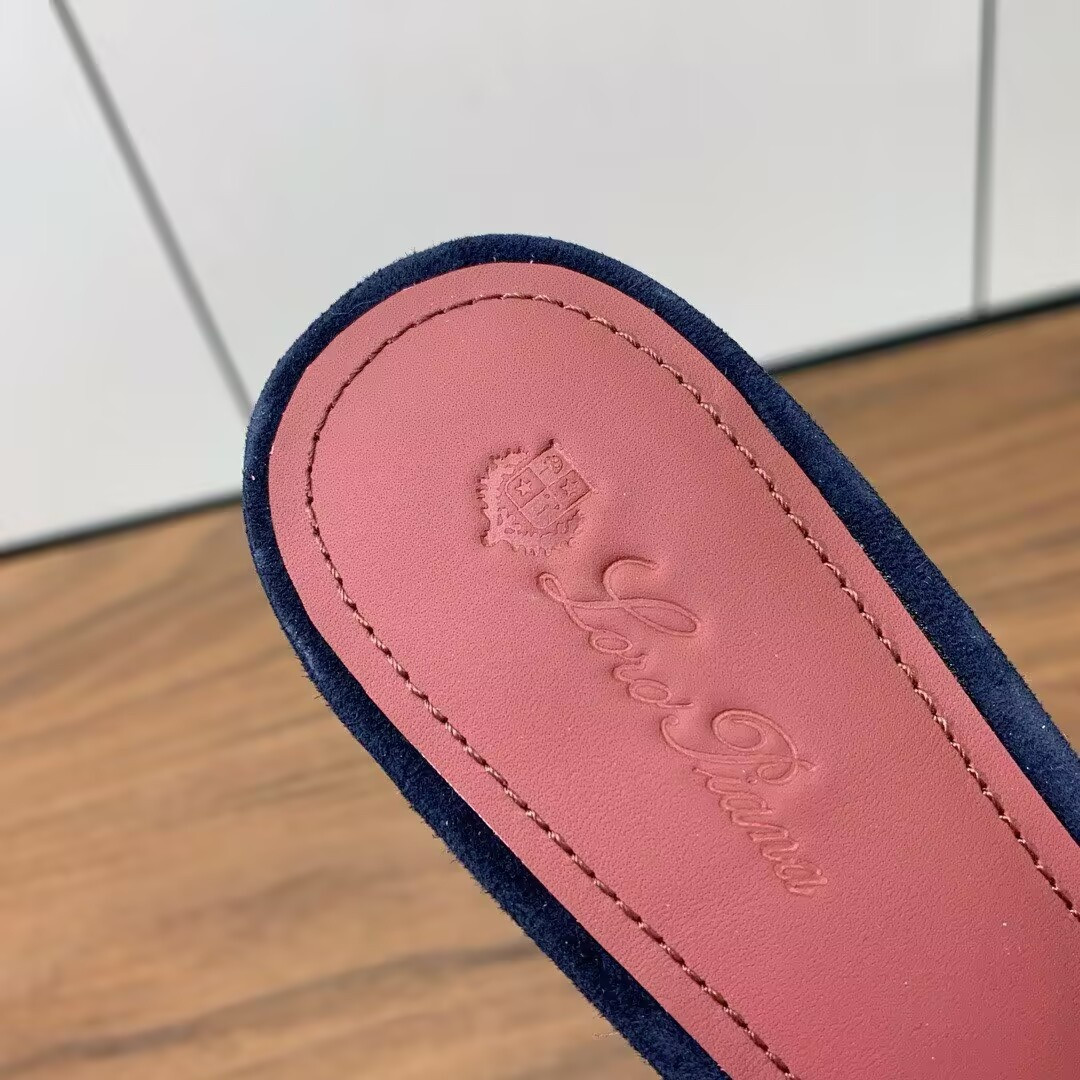 ua L**o p*ana summer charms sandal