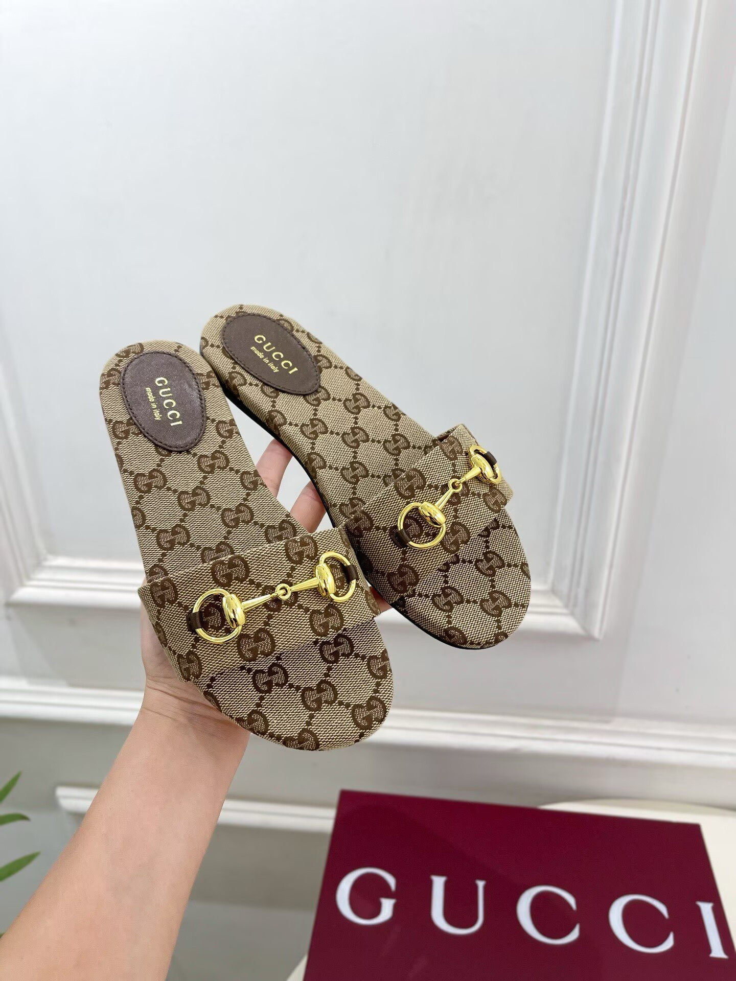ua G*u*i siaga horsebit flat sandal