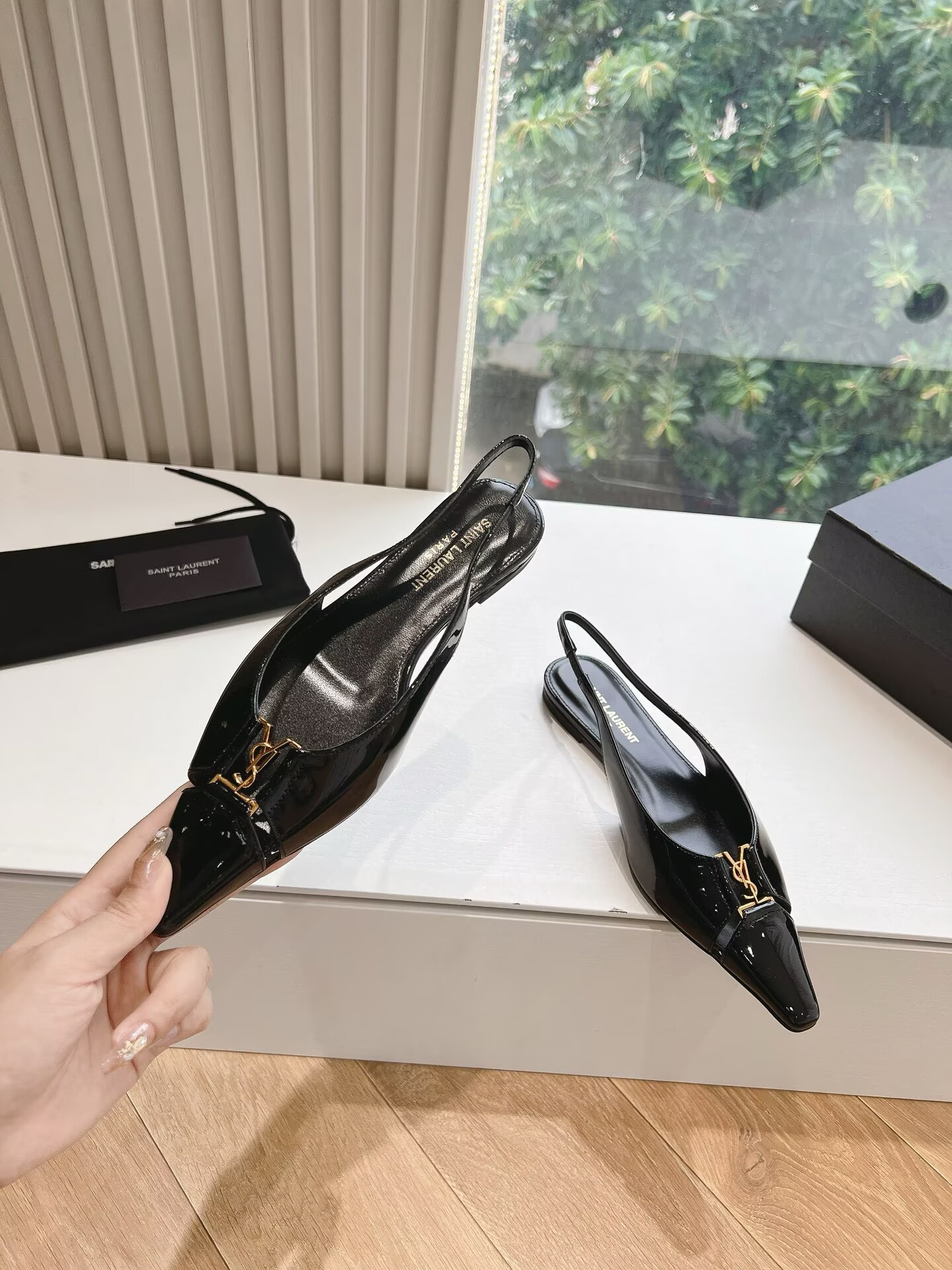 ua y*l Sa**t Lau*nt slingback
