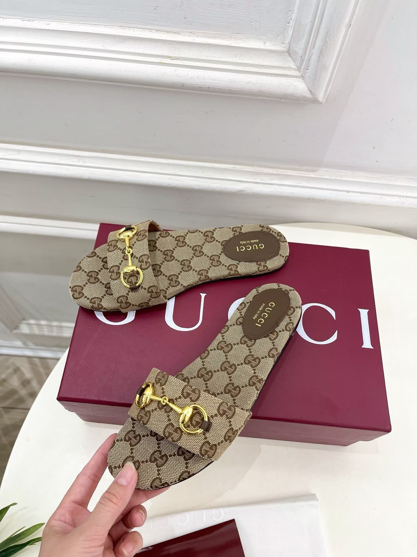ua G*u*i siaga horsebit flat sandal